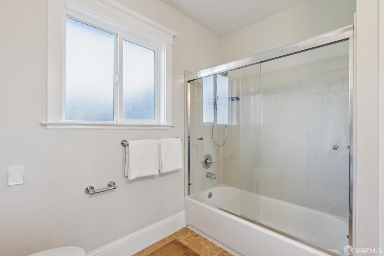 165 W Macarthur Boulevard