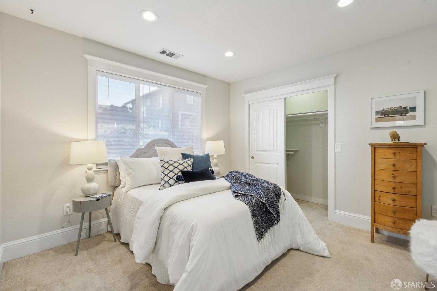 165 W Macarthur Boulevard