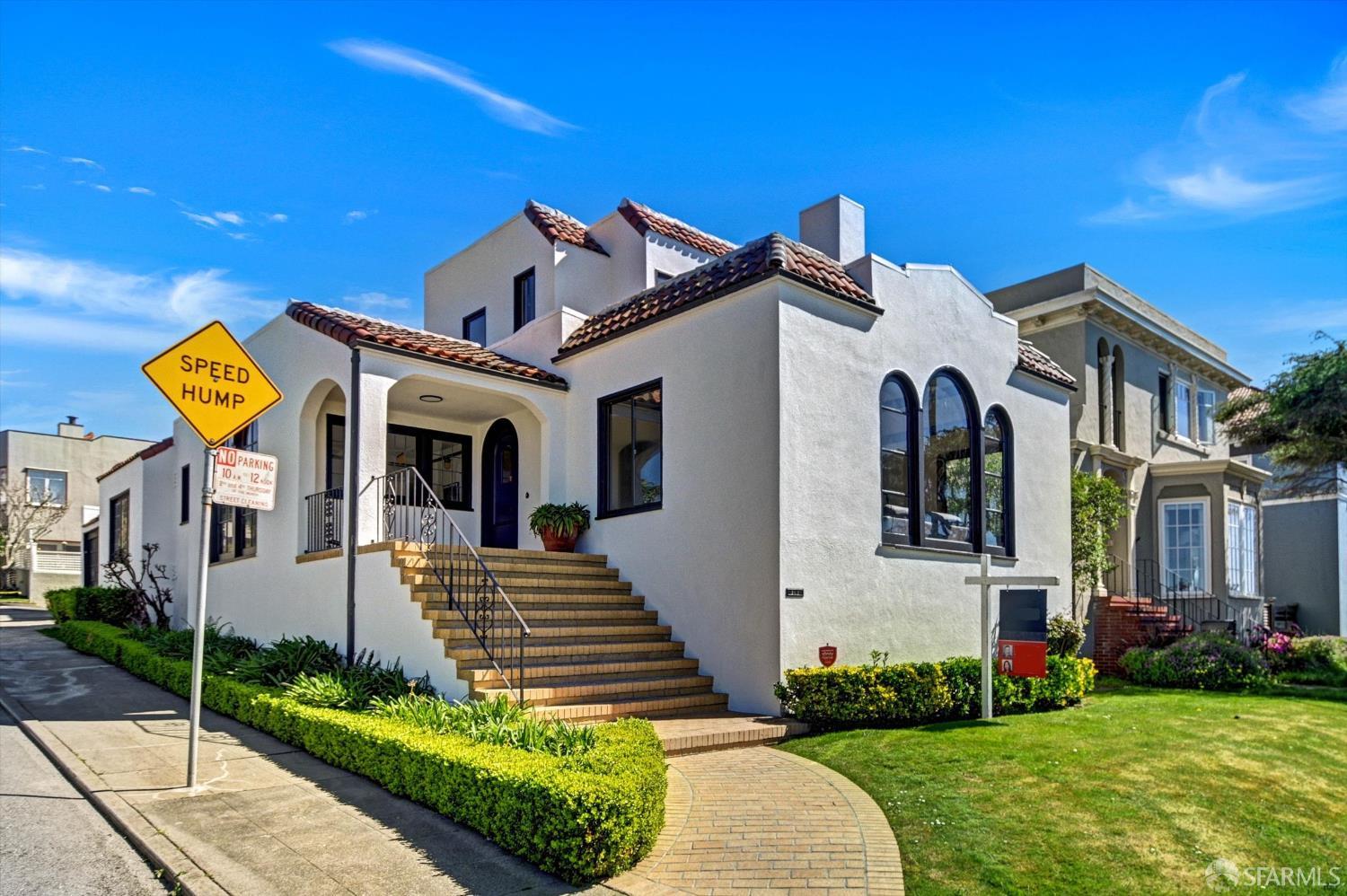 301 Santa Ana Avenue