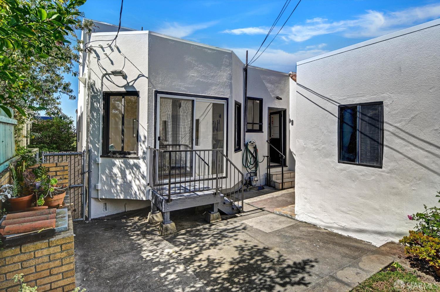 301 Santa Ana Avenue