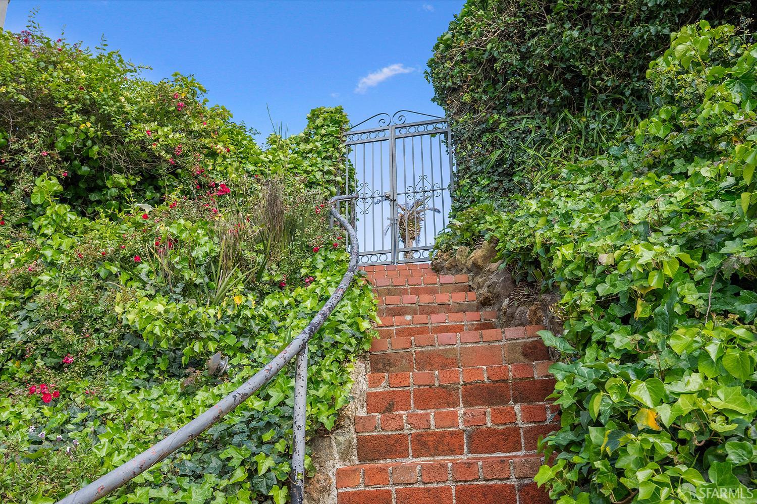 1135 Portola Drive