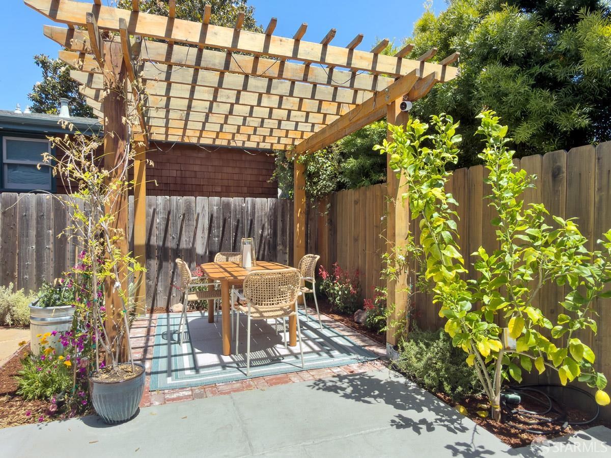 1829 Channing Way