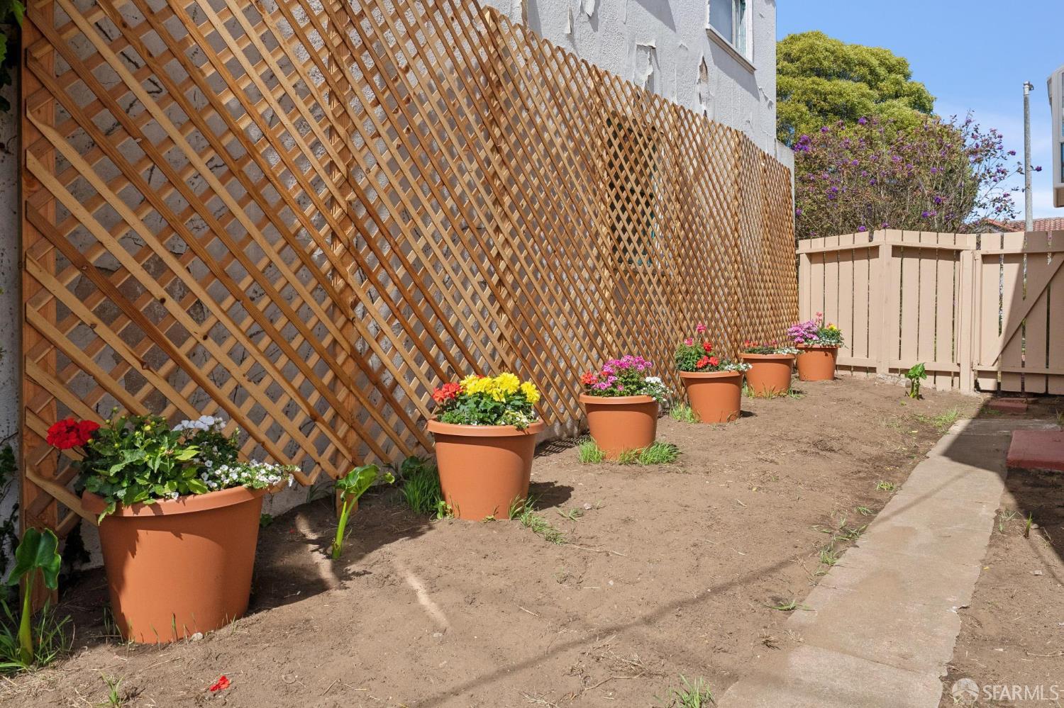 345 Colon Avenue