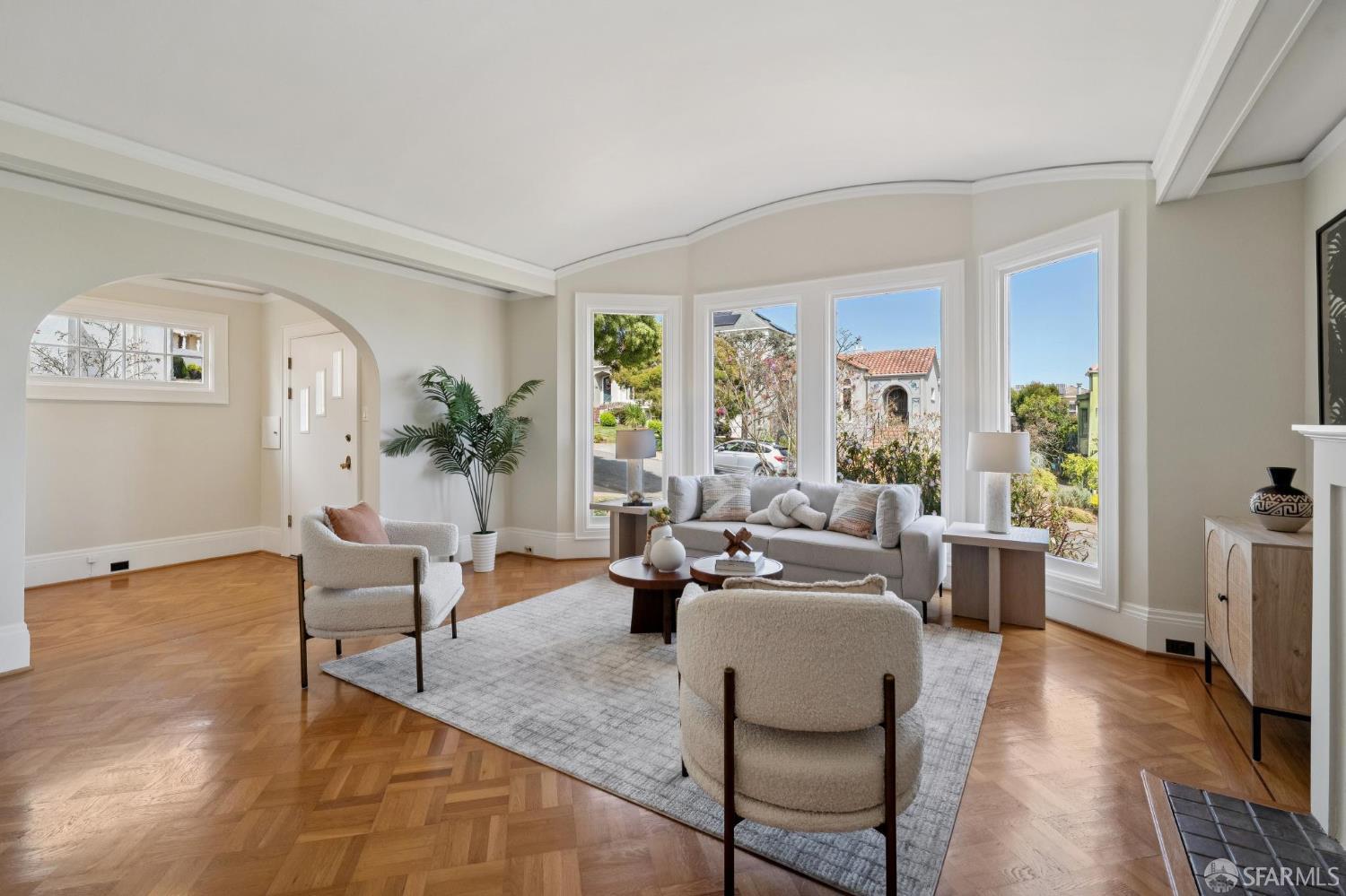 345 Colon Avenue