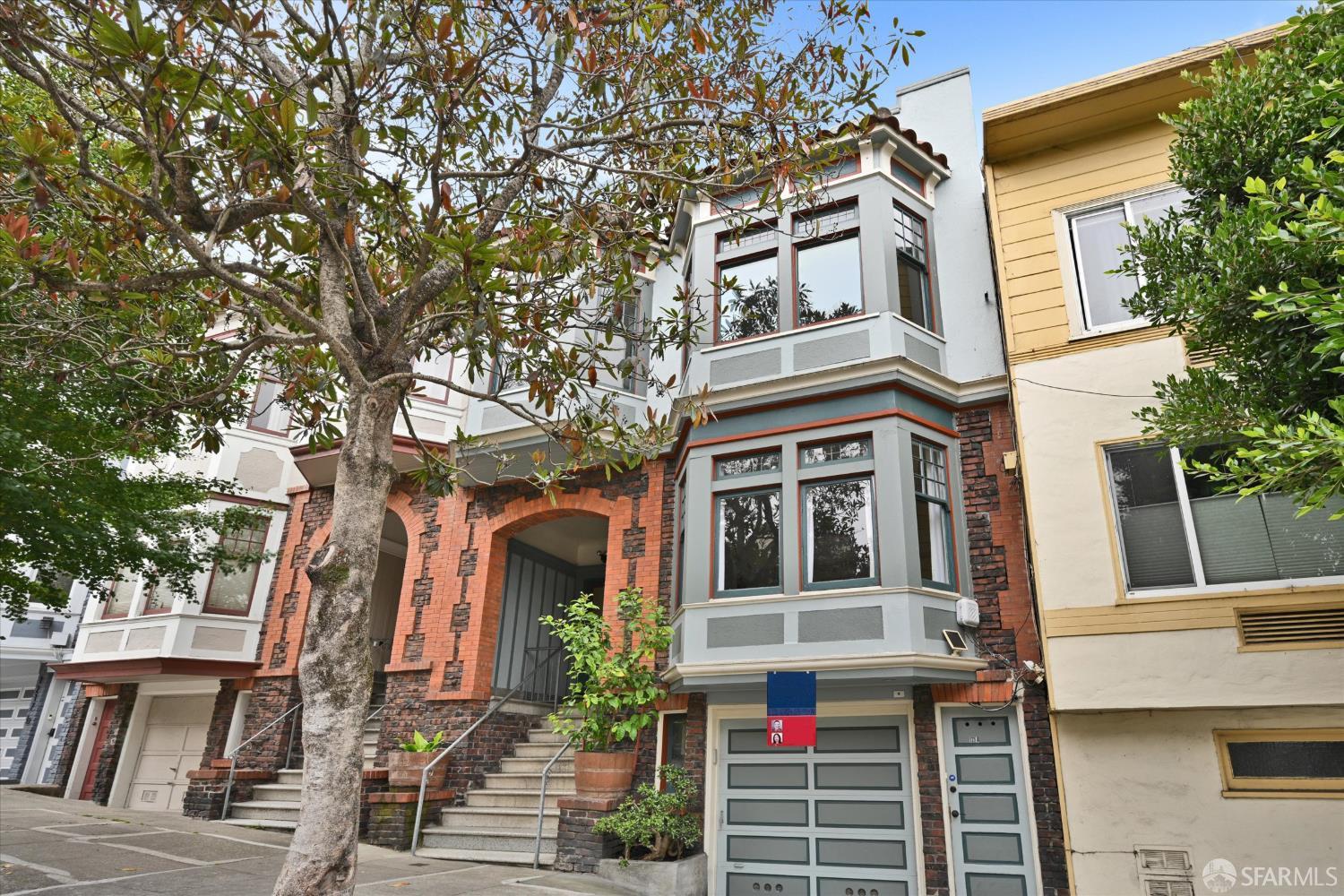 1211 2nd Avenue