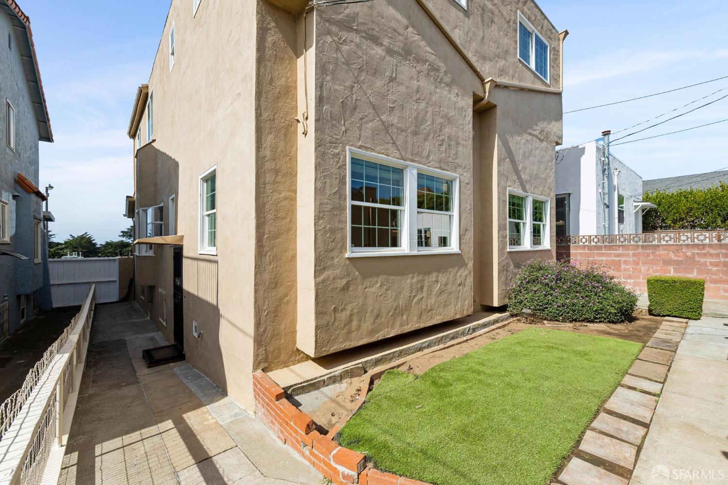 309 San Fernando Way