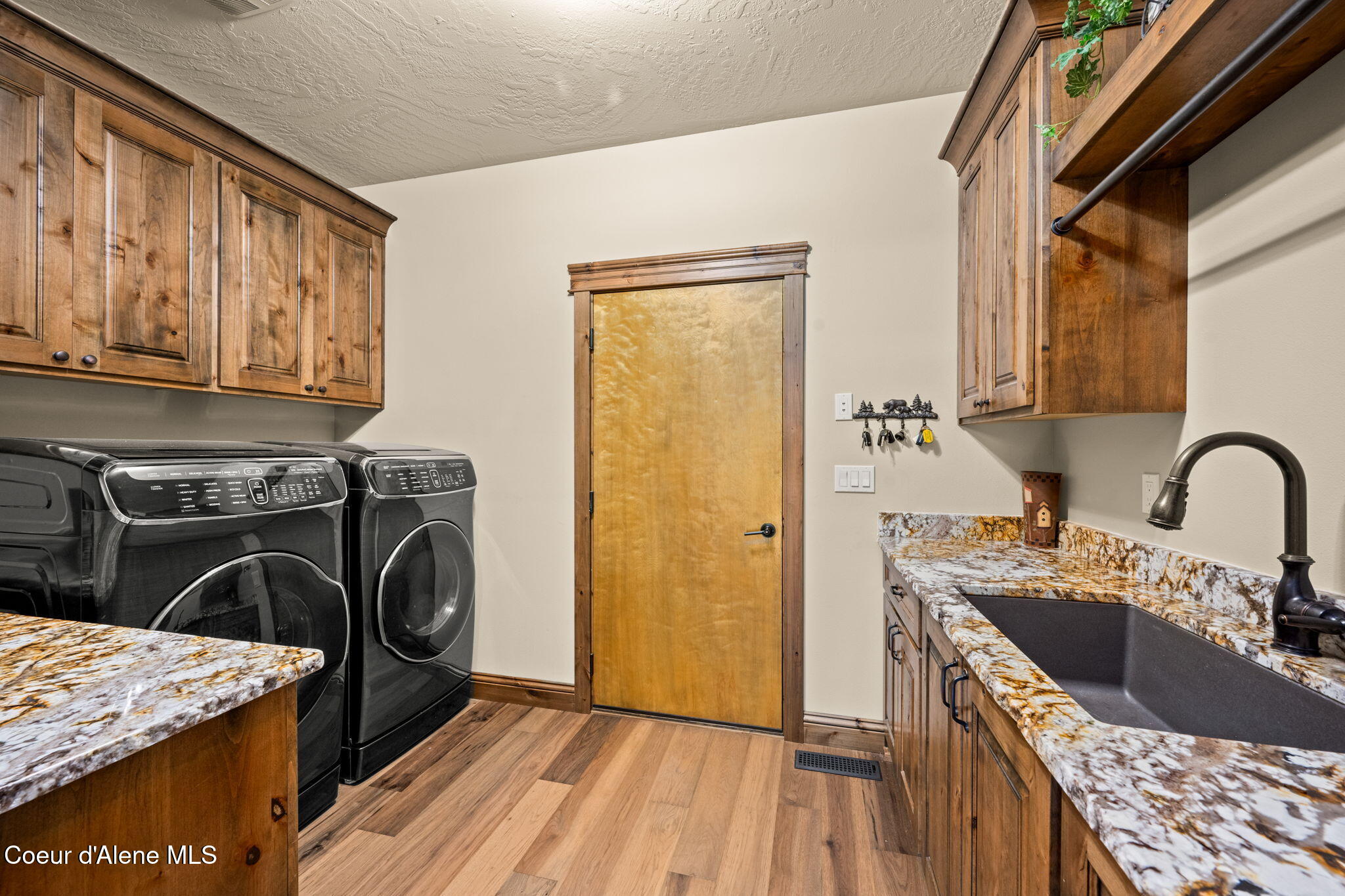 1609 E Amulet Cir