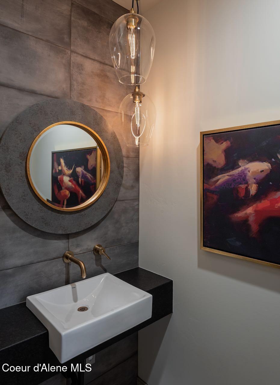 L3 B1 N Mountain View Rd