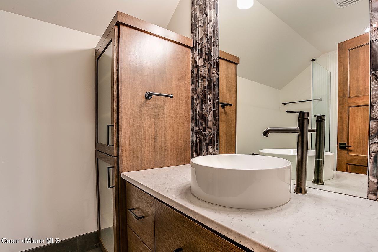 L3 B1 N Mountain View Rd