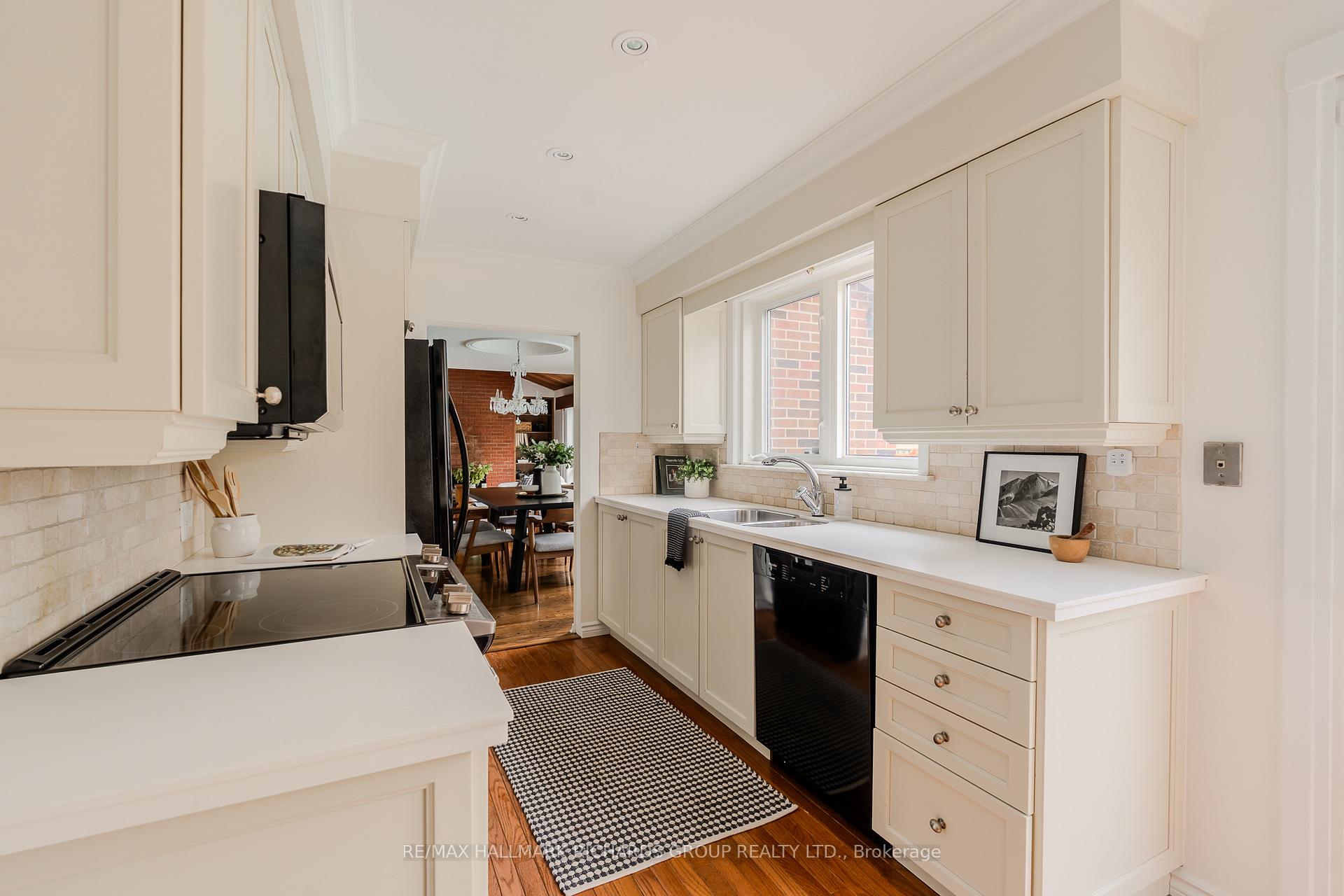 30 Skyview Crescent