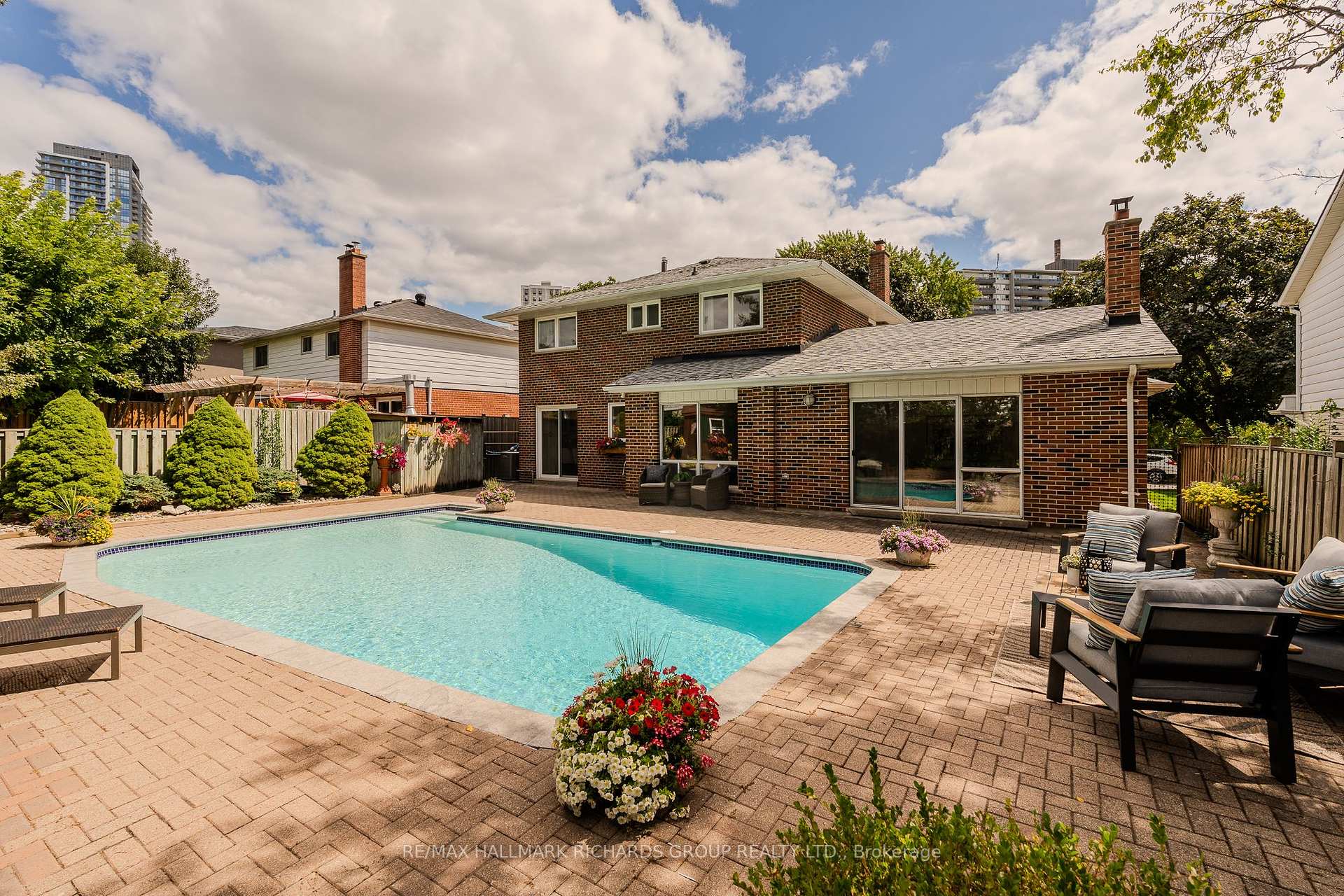 30 Skyview Crescent
