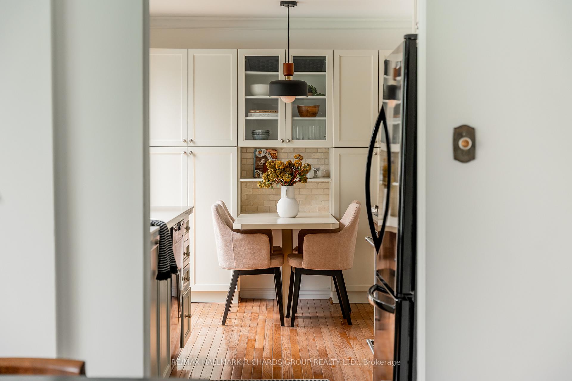 30 Skyview Crescent