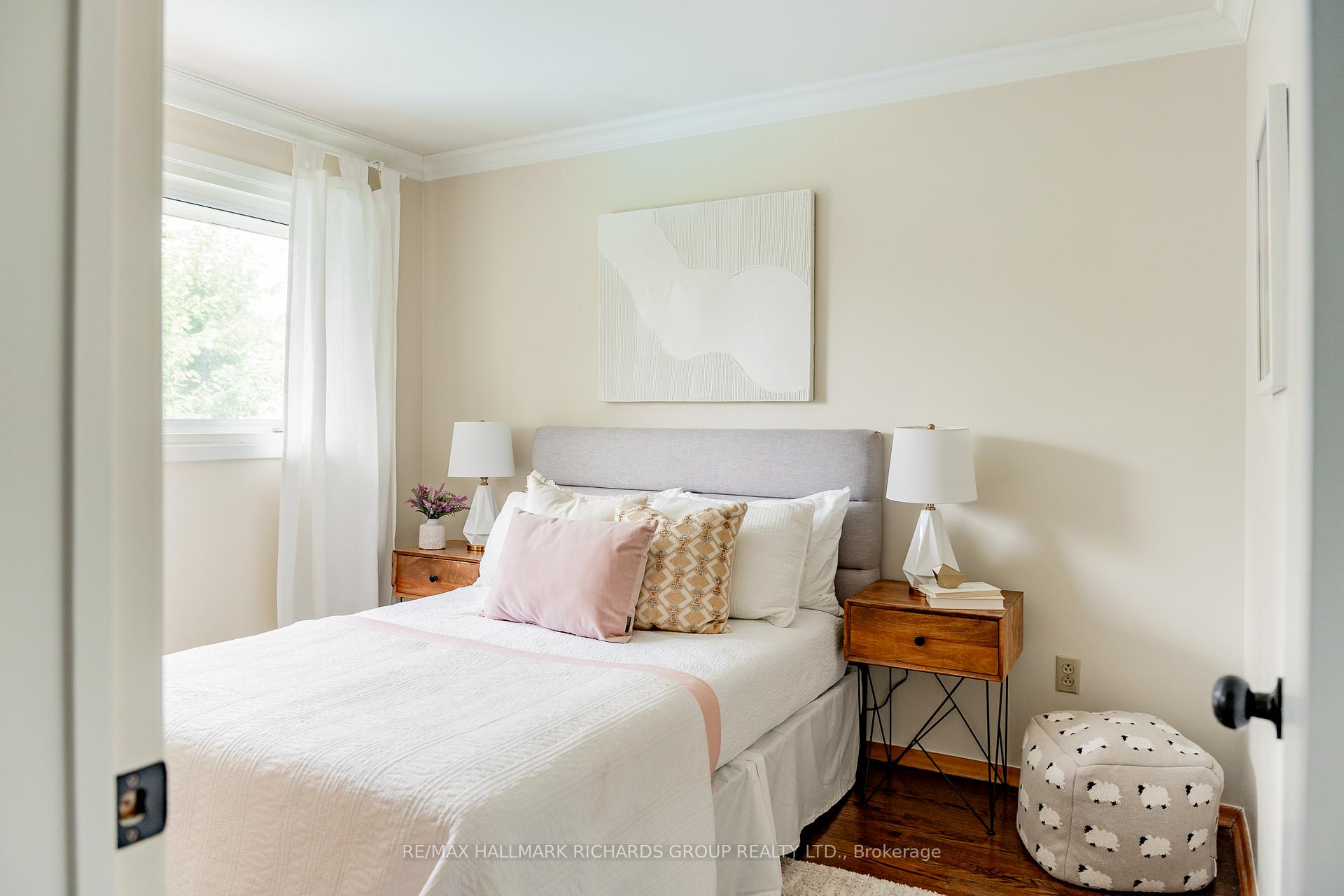 30 Skyview Crescent