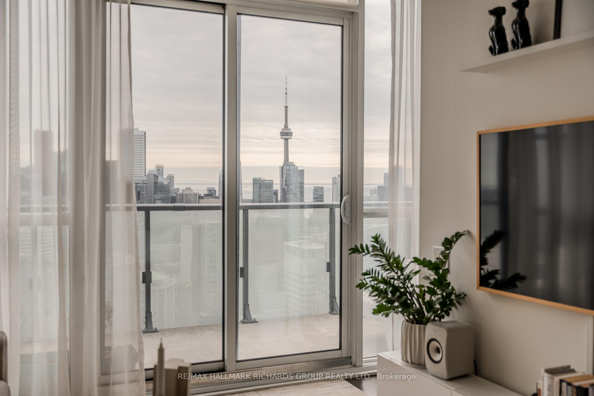 15 Grenville Street PH10, Toronto