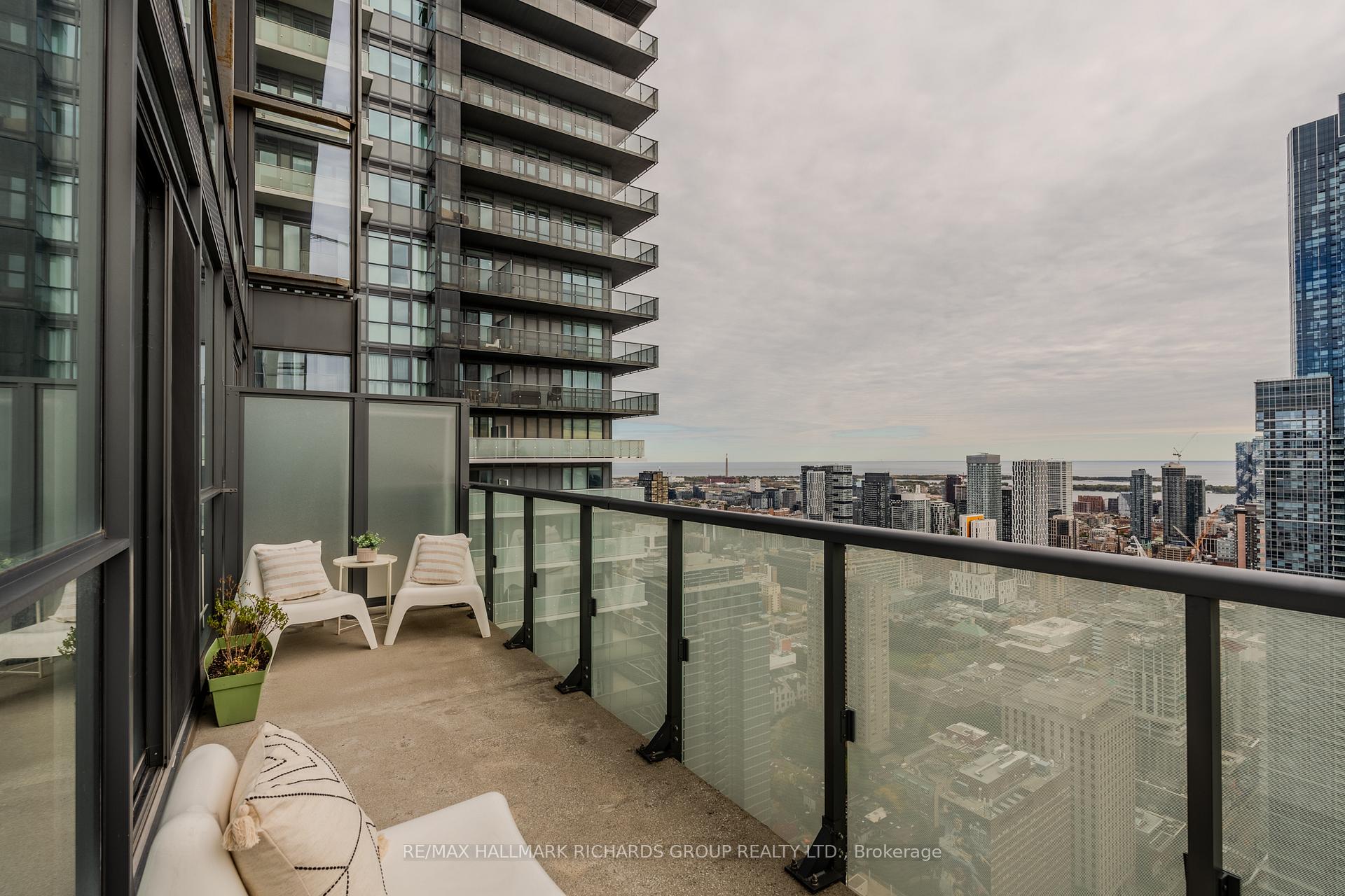 15 Grenville Street PH10, Toronto