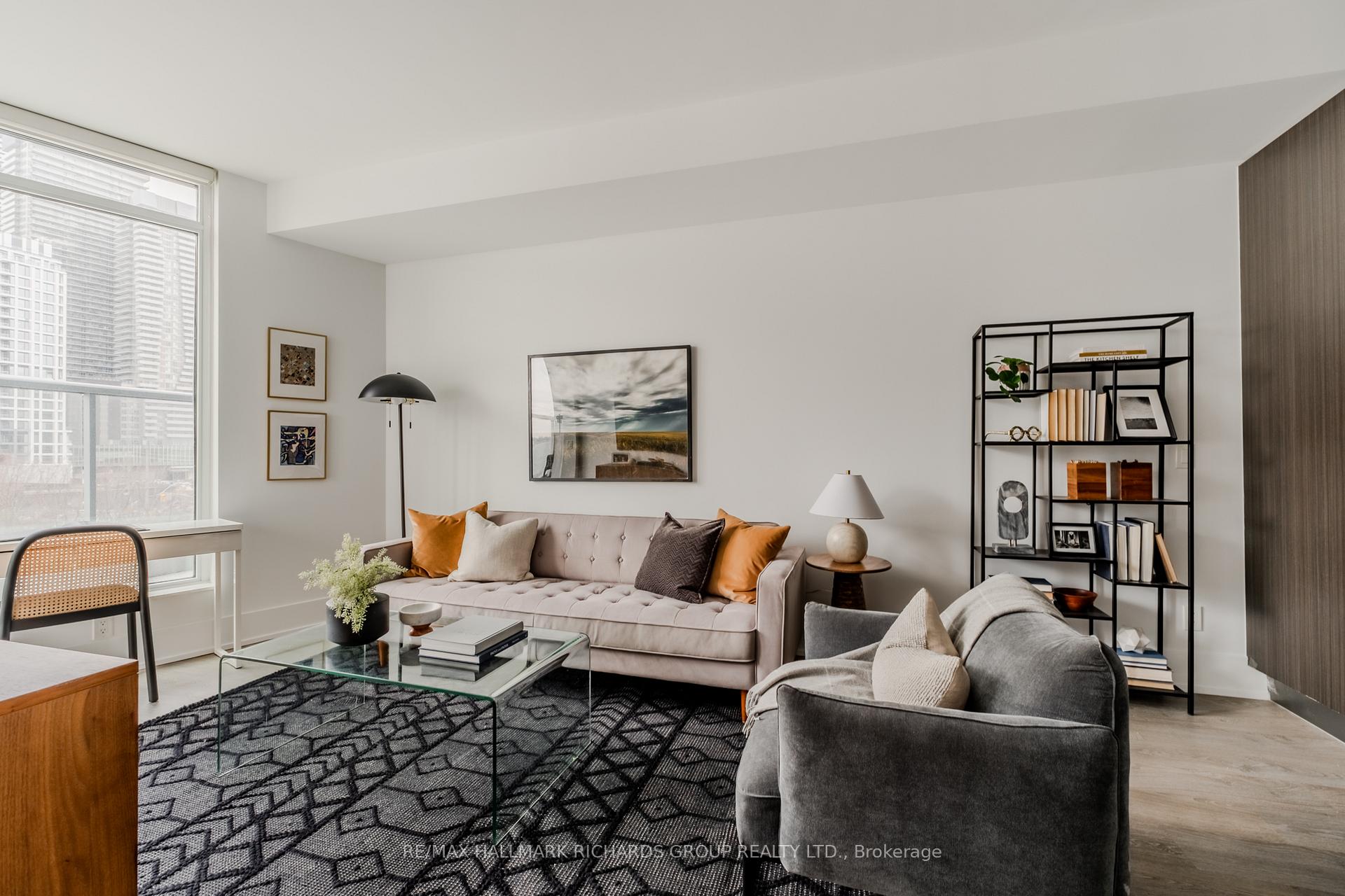 15 Merchants' Wharf N/A 340