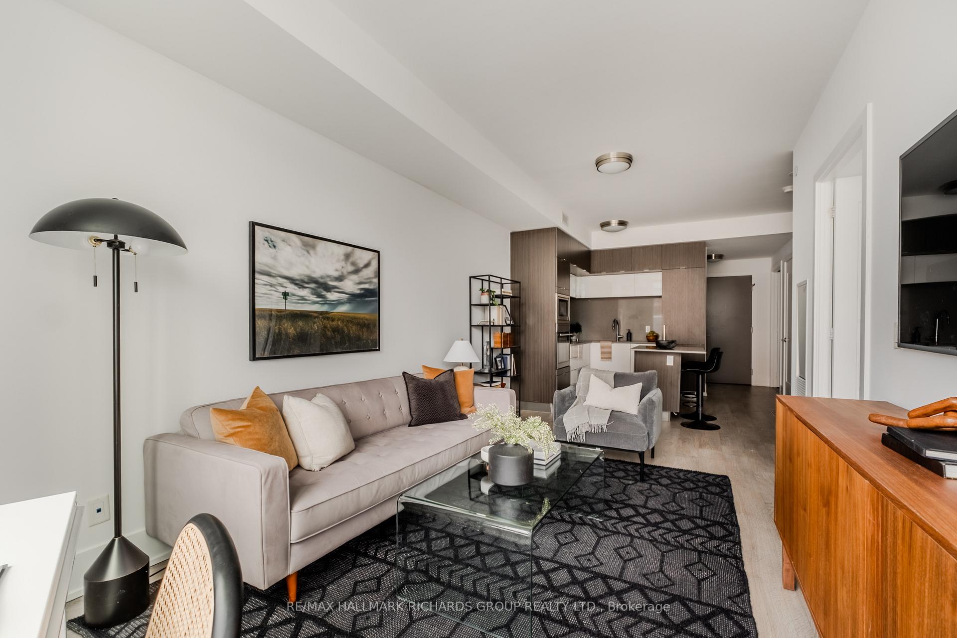 15 Merchants' Wharf N/A 340