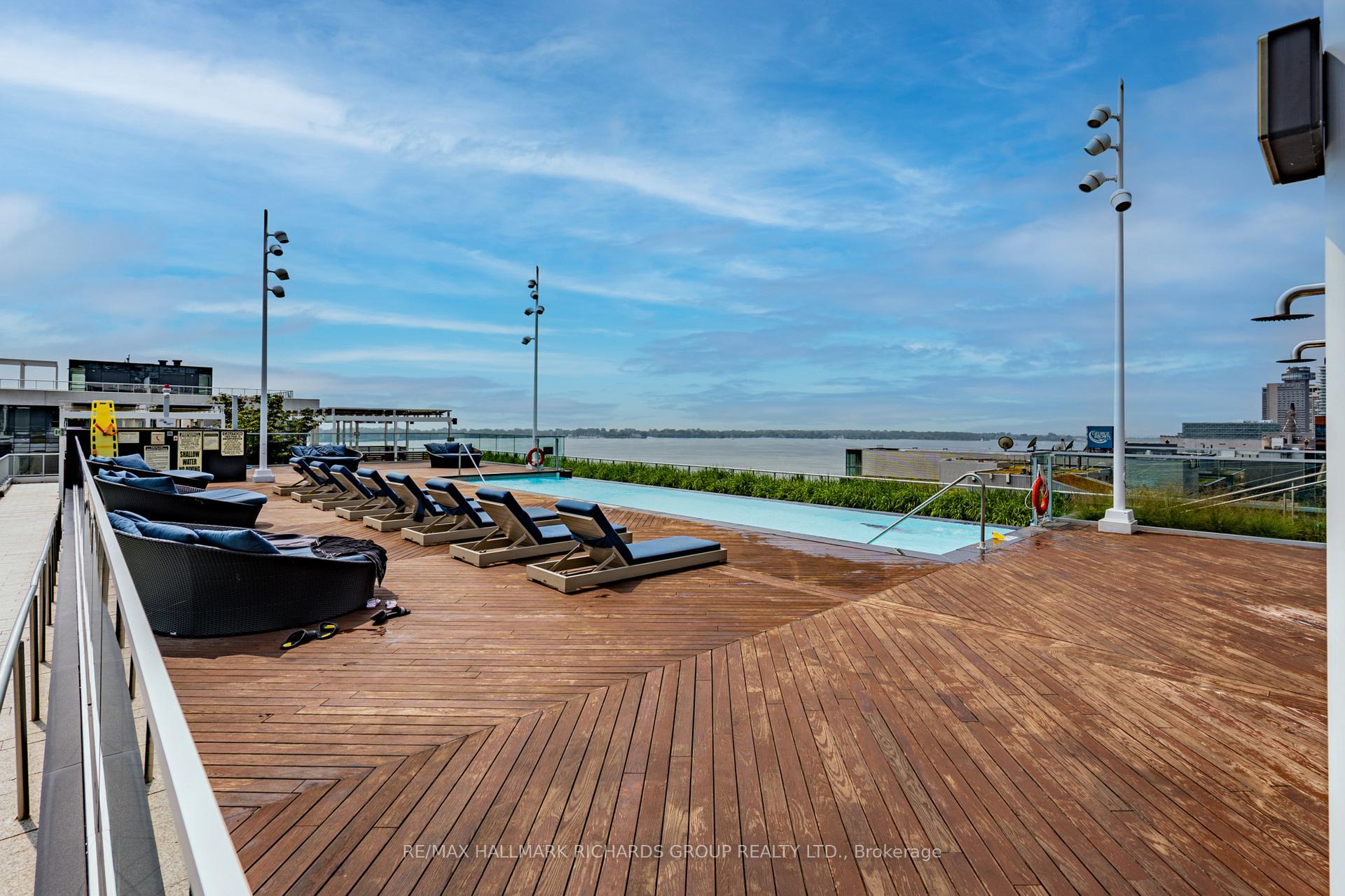 15 Merchants' Wharf, 340