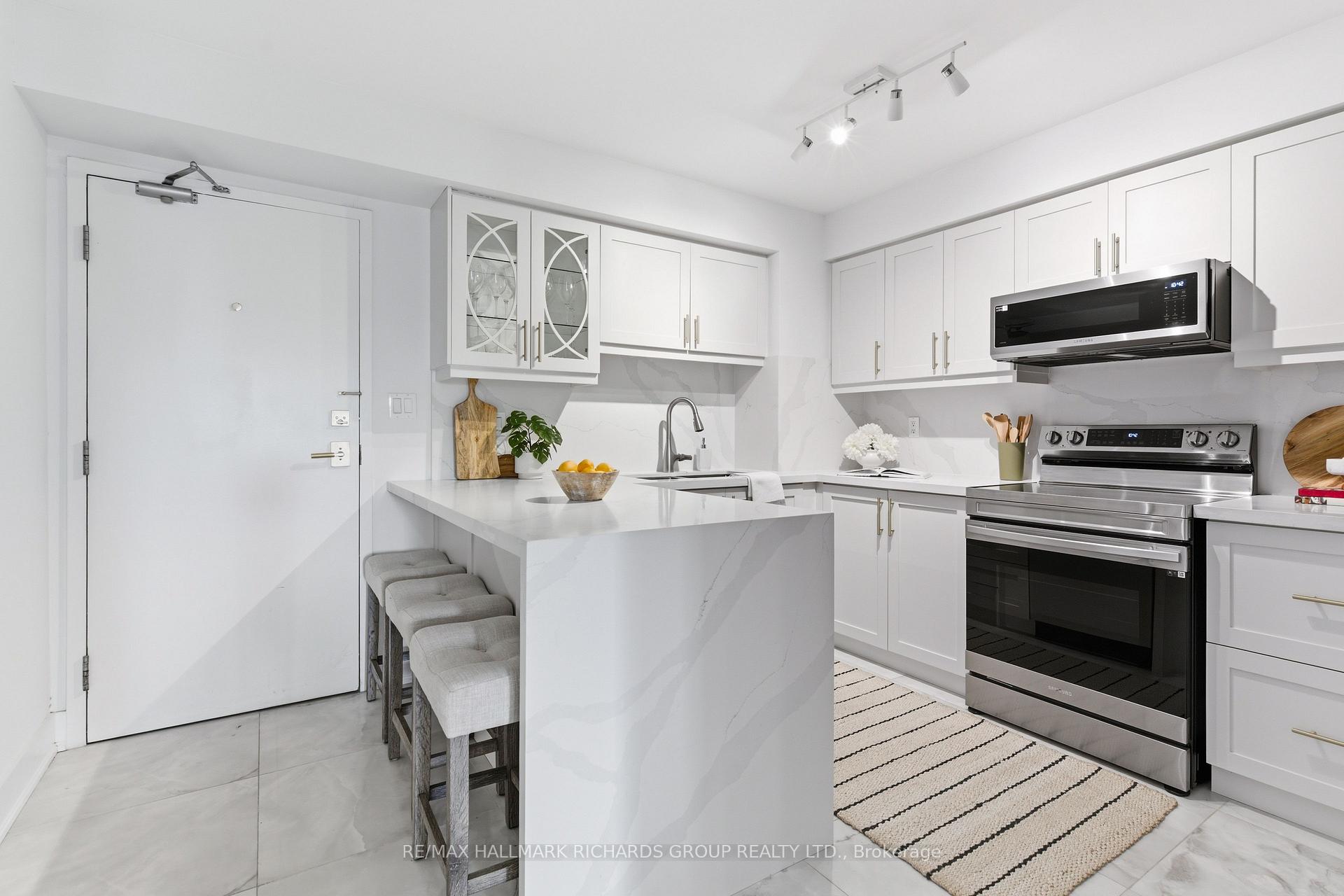 118 Finch Avenue W 8