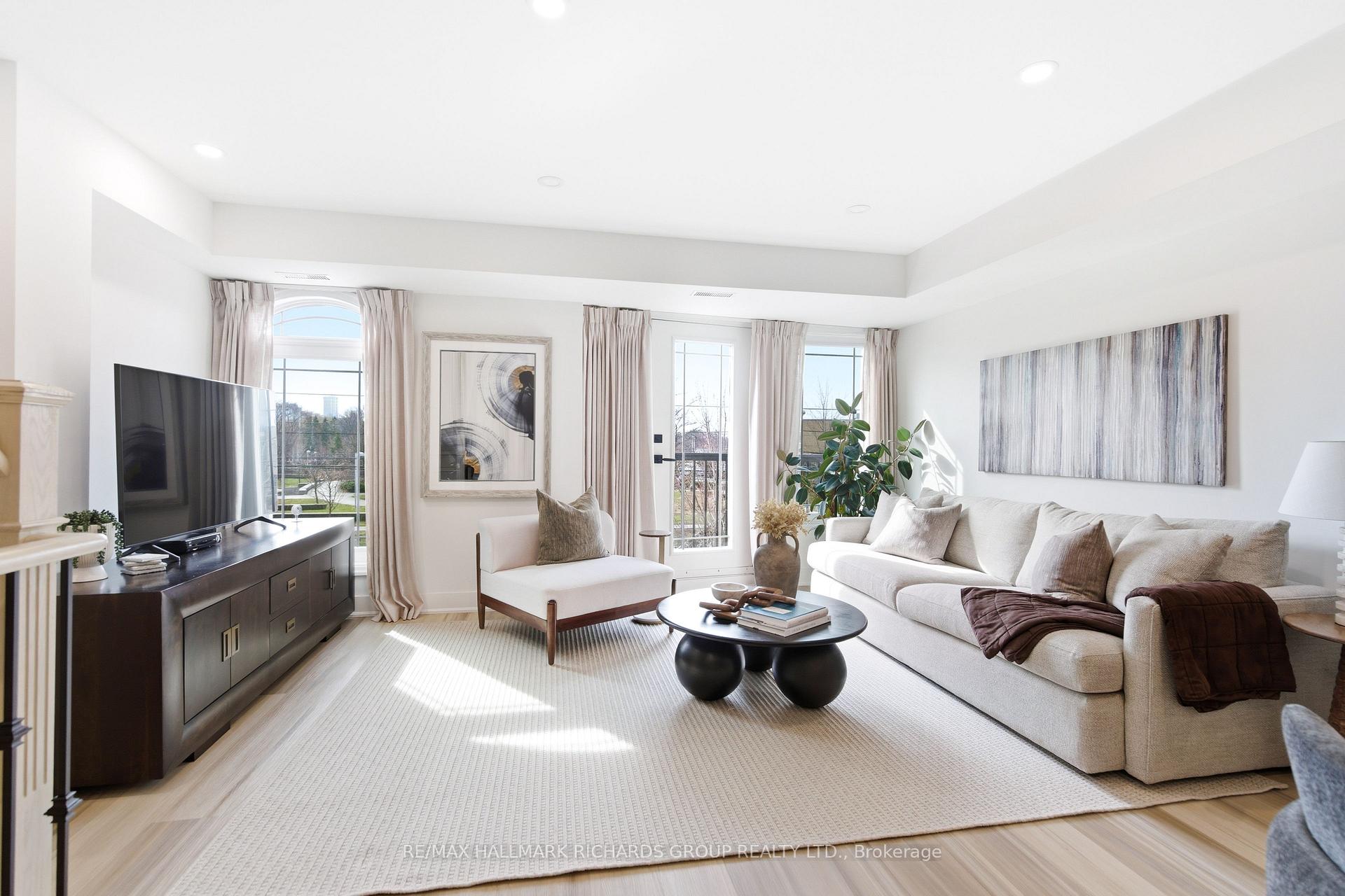 118 Finch Avenue W 8