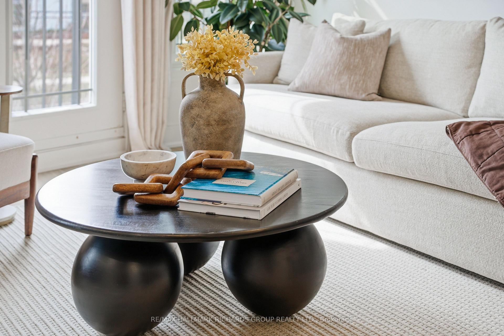 118 Finch Avenue W 8