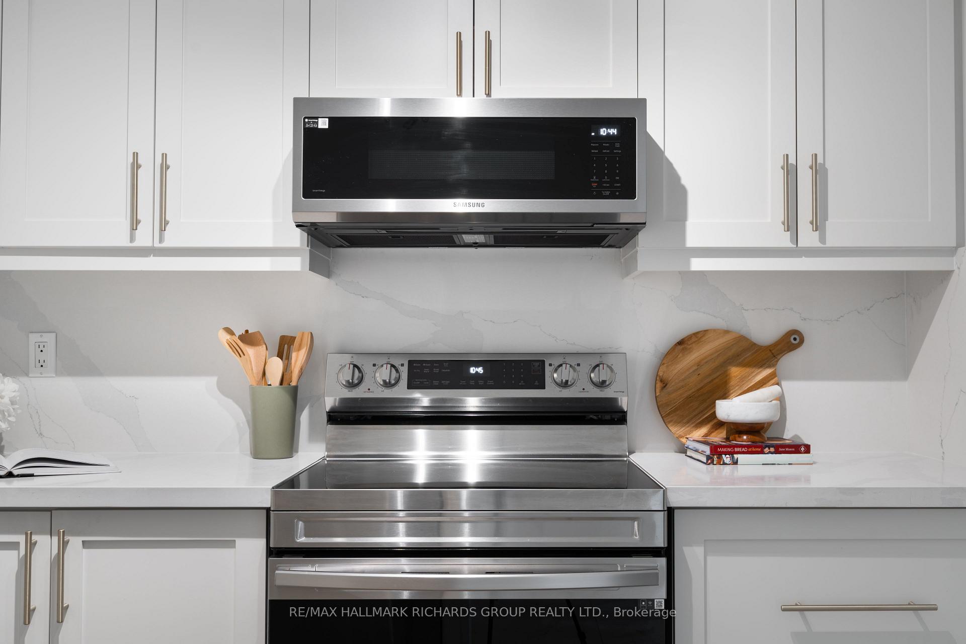 118 Finch Avenue W 8