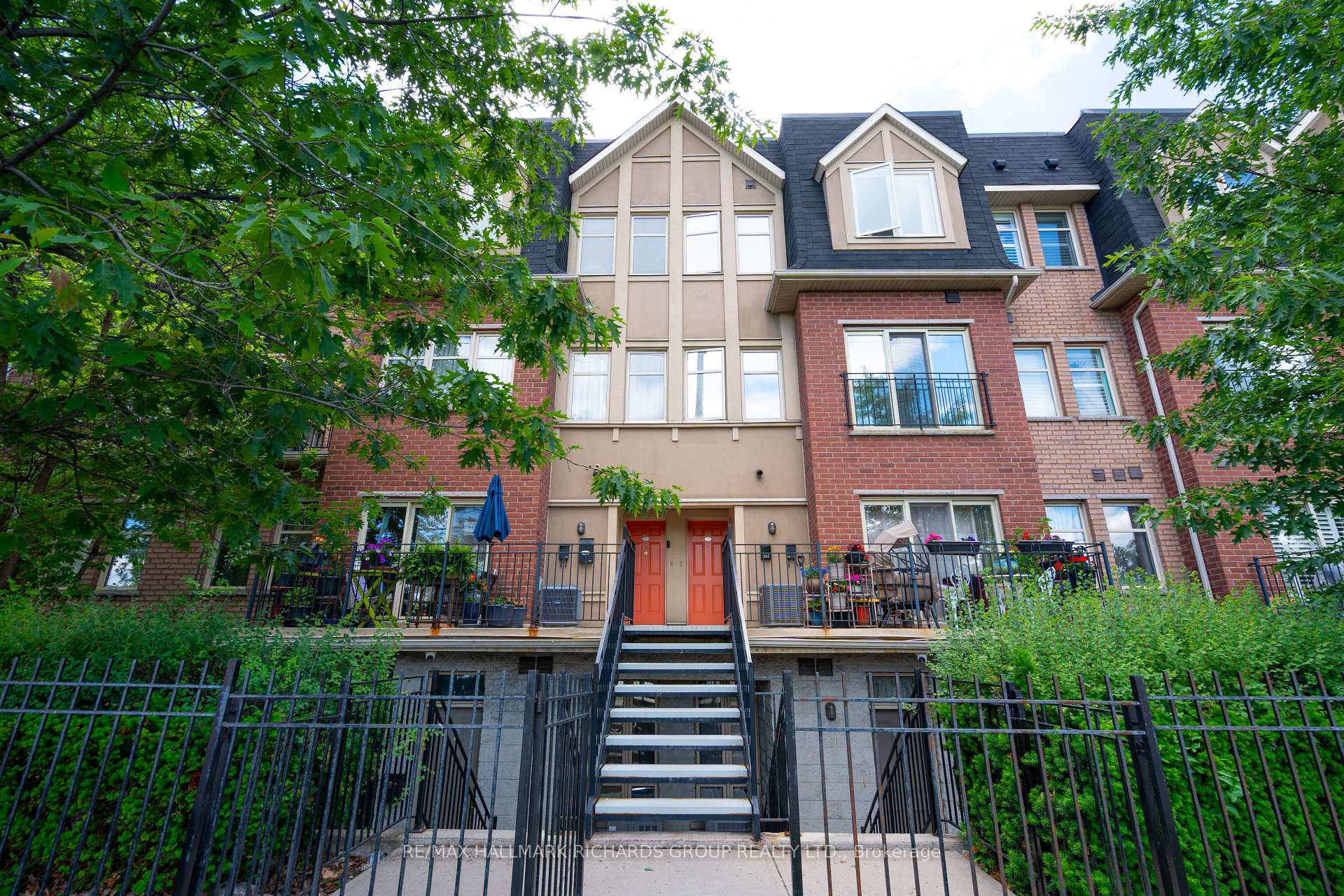 1496 Victoria Park Avenue 245