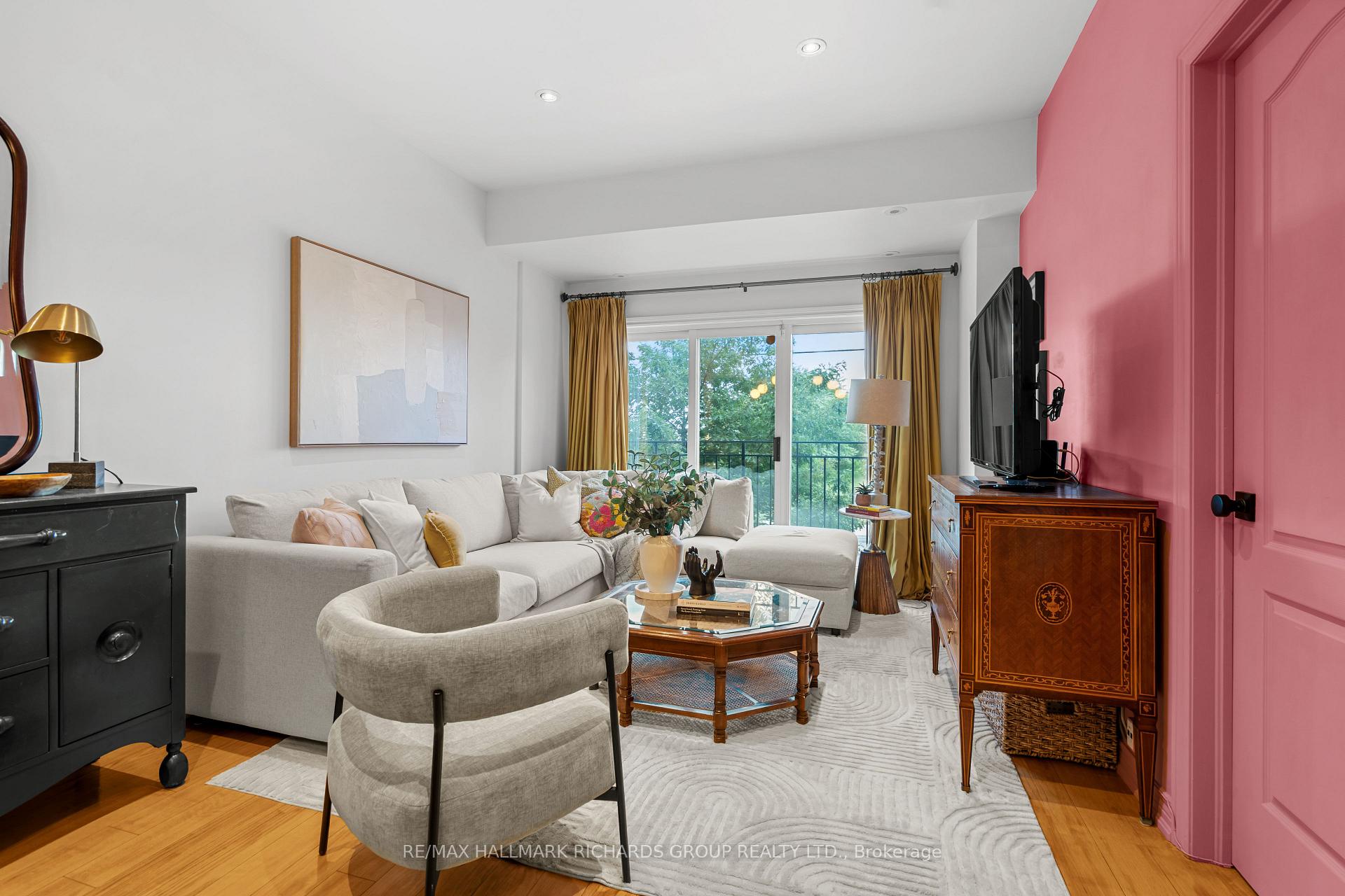 1496 Victoria Park Avenue 245