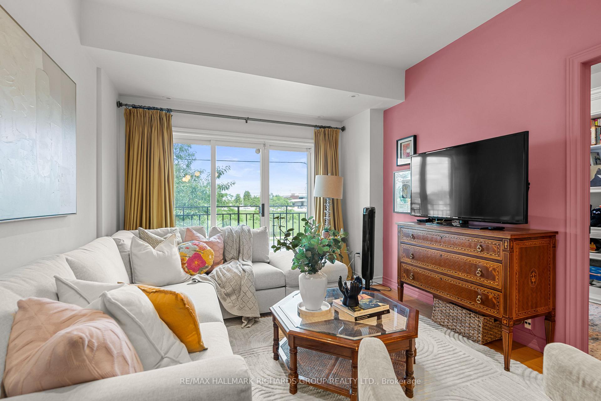 1496 Victoria Park Avenue 245