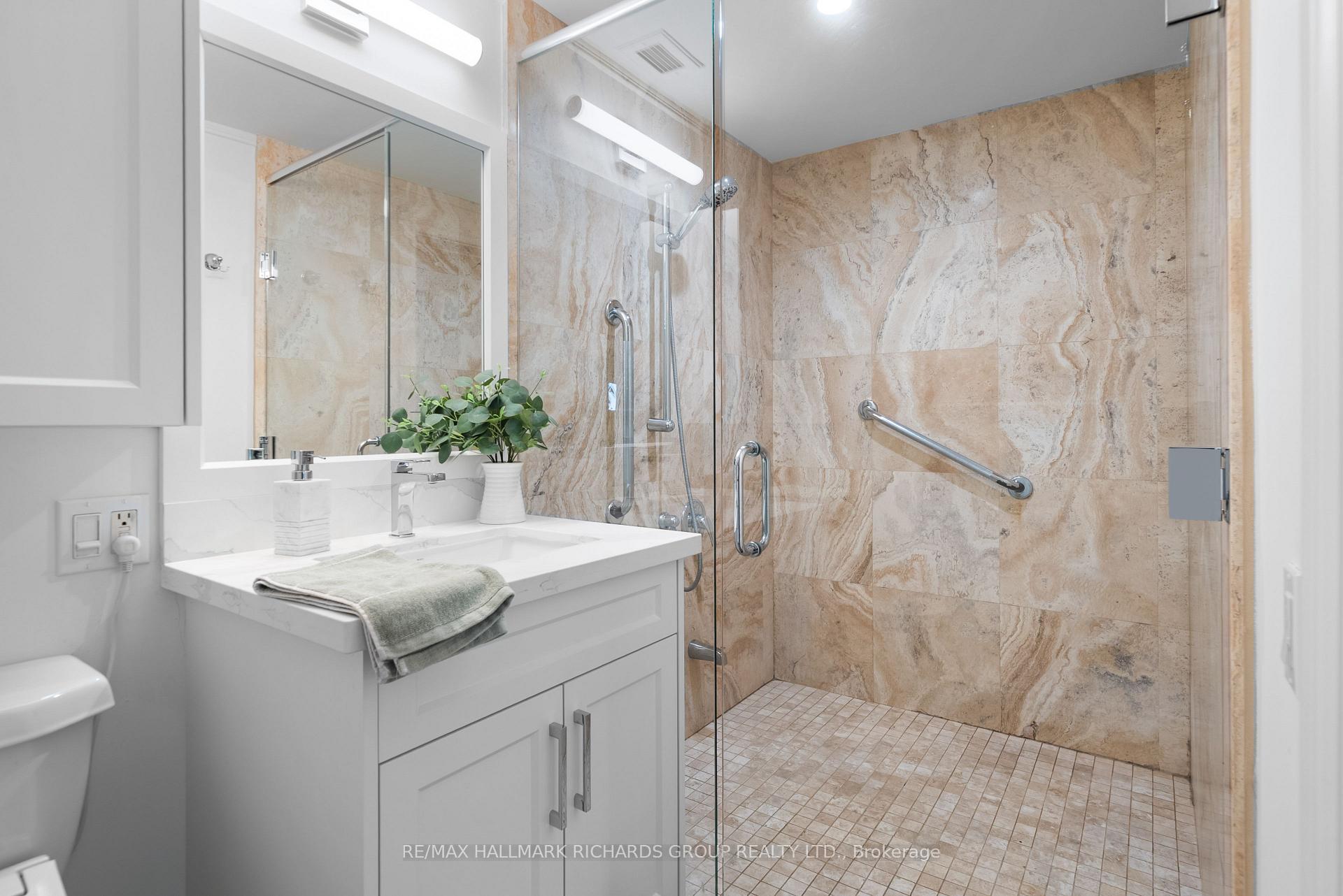 21 Dale Avenue 845, Toronto Unit: 845