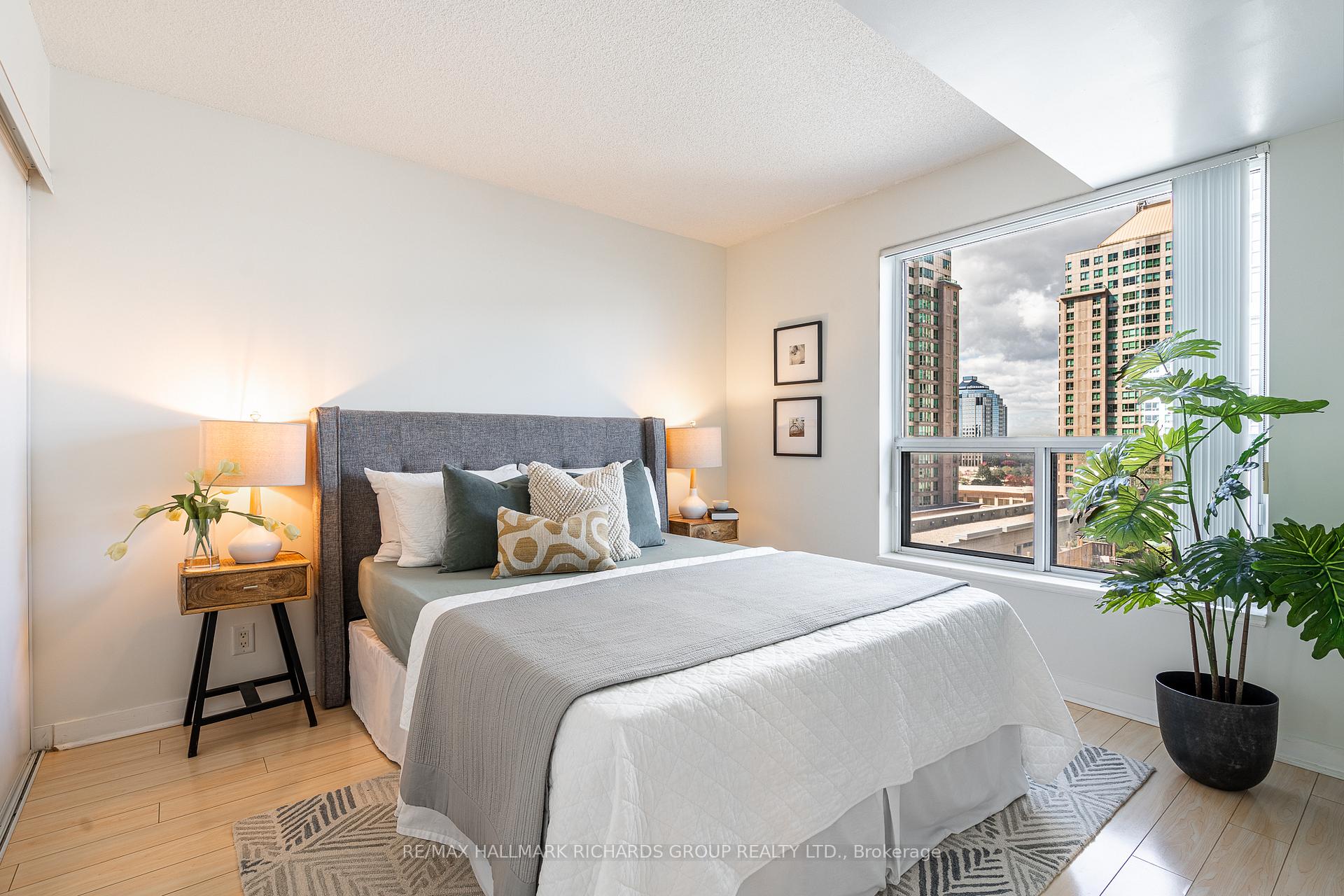 38 Lee Centre Drive 811