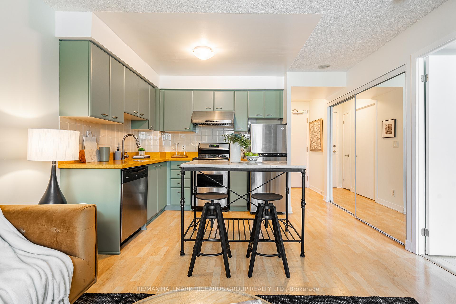 38 Lee Centre Drive 811