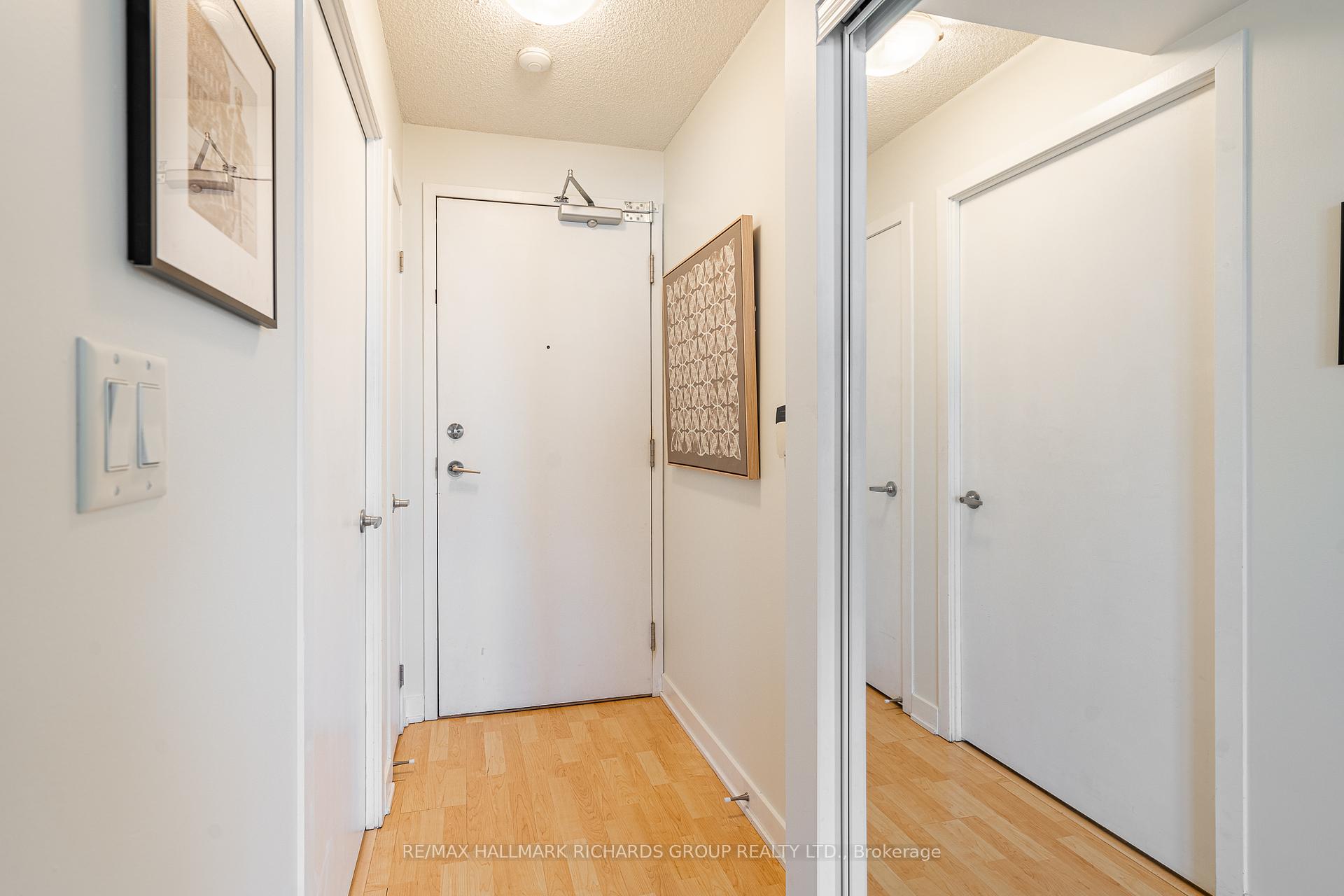 38 Lee Centre Drive 811