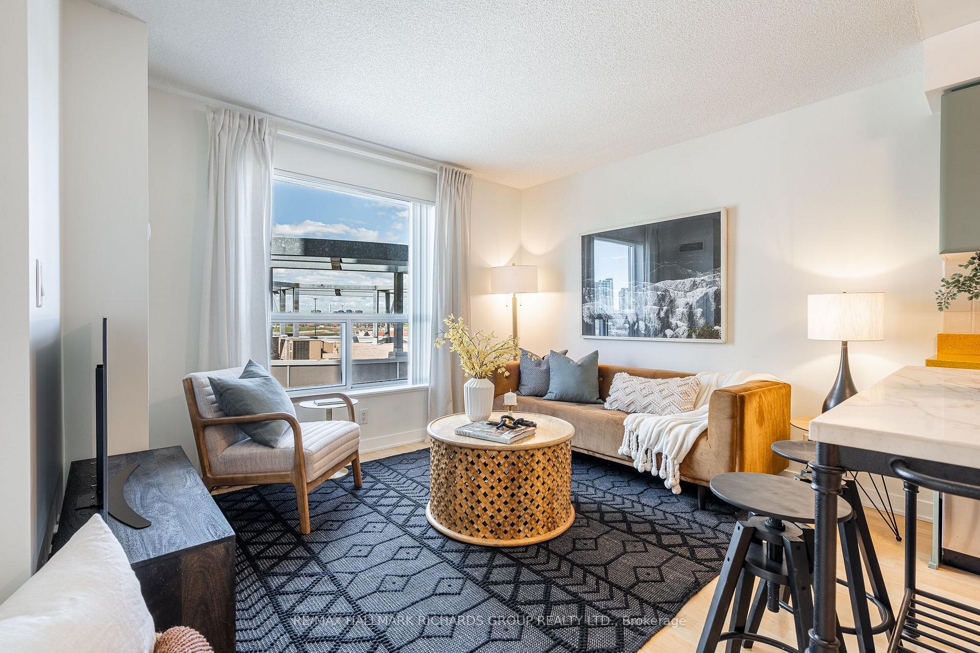 38 Lee Centre Drive 811