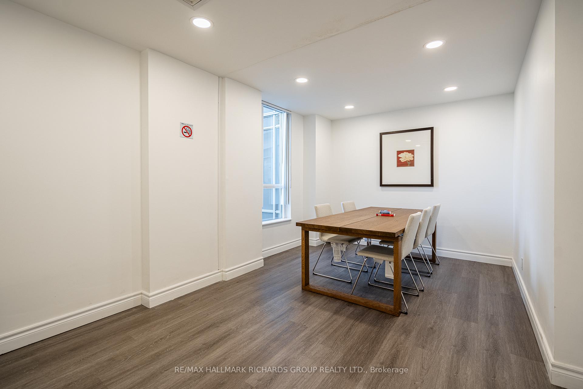 38 Lee Centre Drive 811