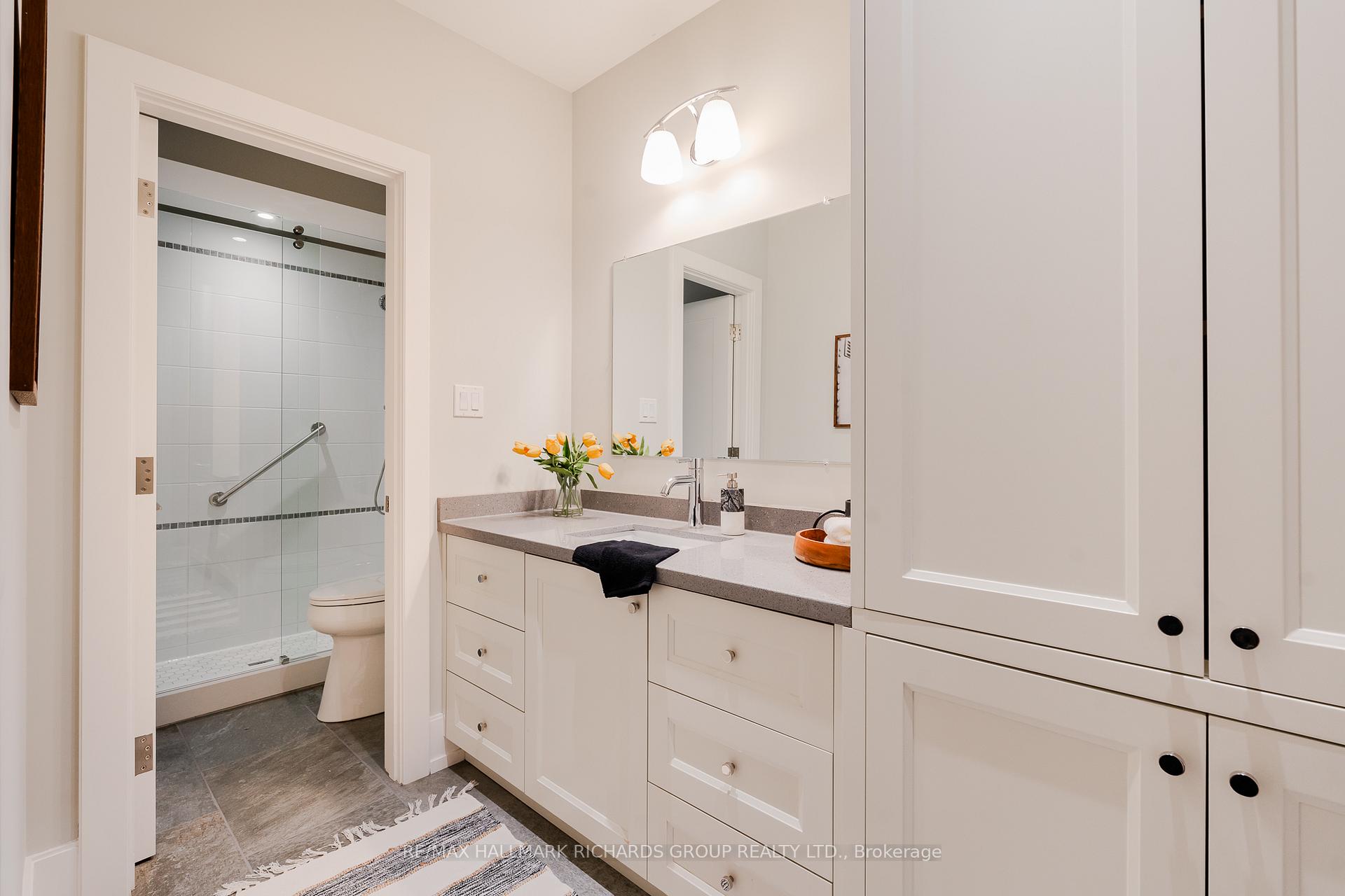 6 Leonard Circle