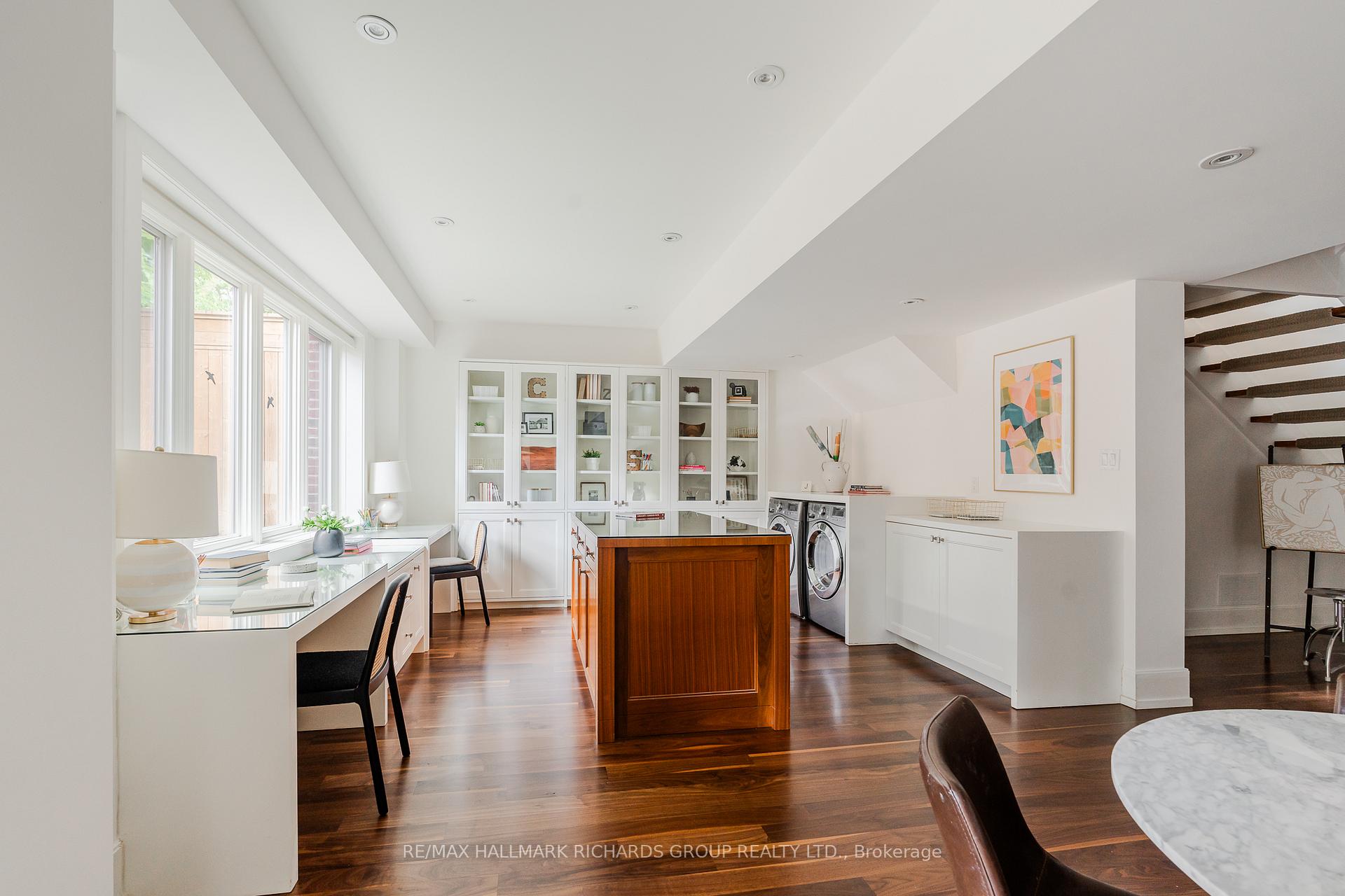 6 Leonard Circle