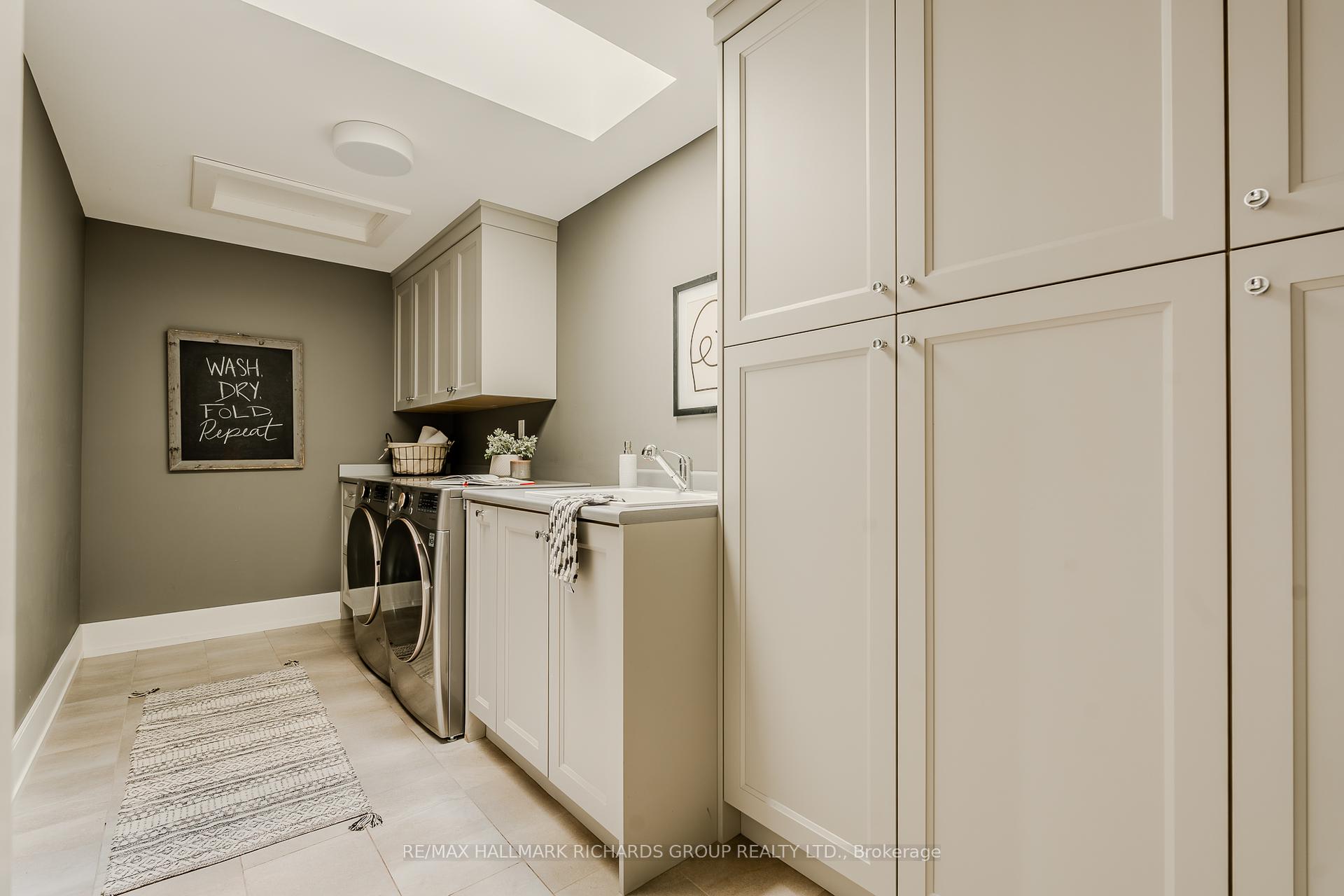 6 Leonard Circle