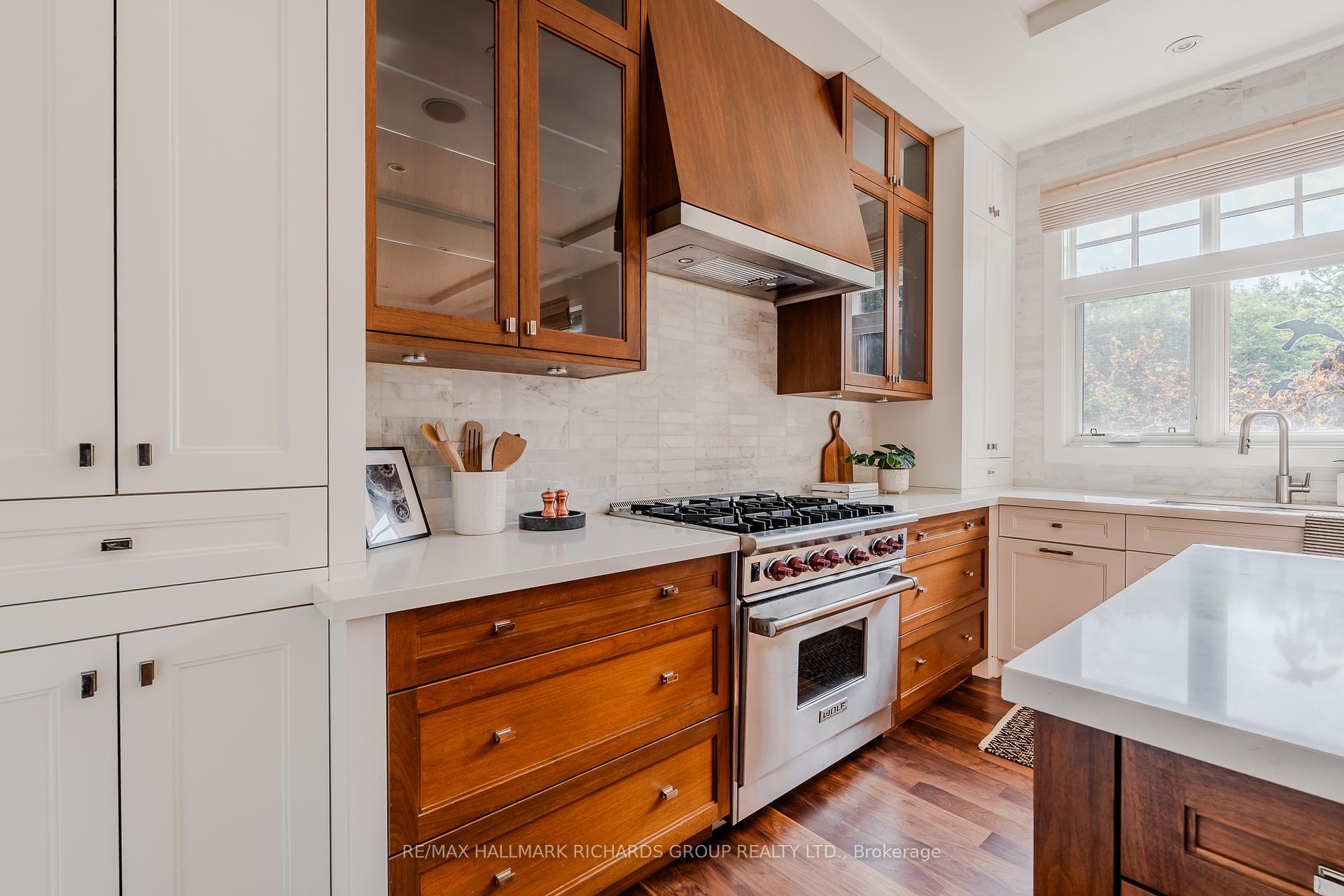 6 Leonard Circle