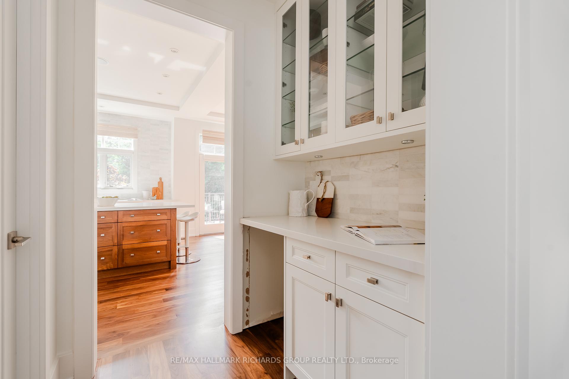 6 Leonard Circle