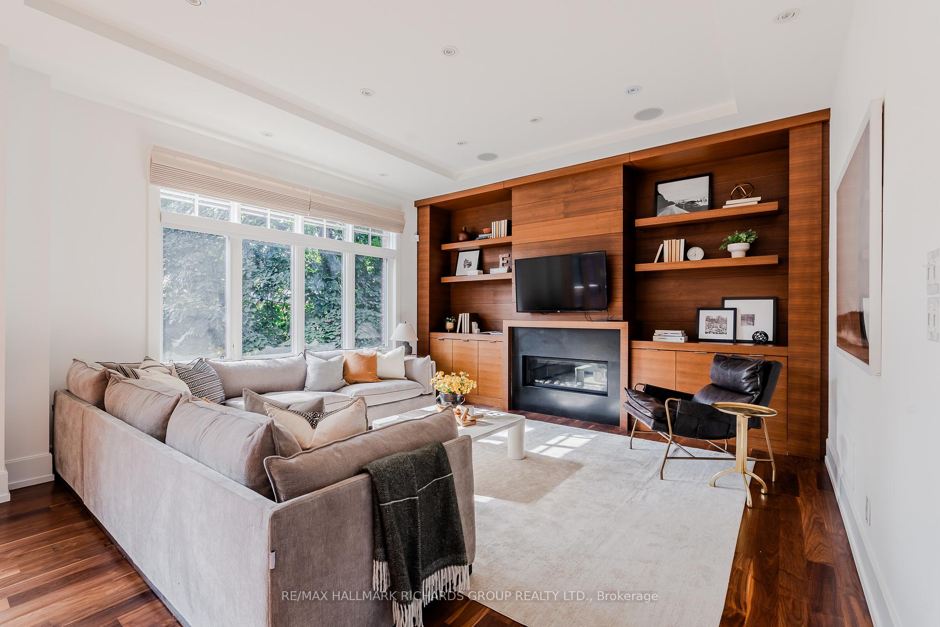6 Leonard Circle