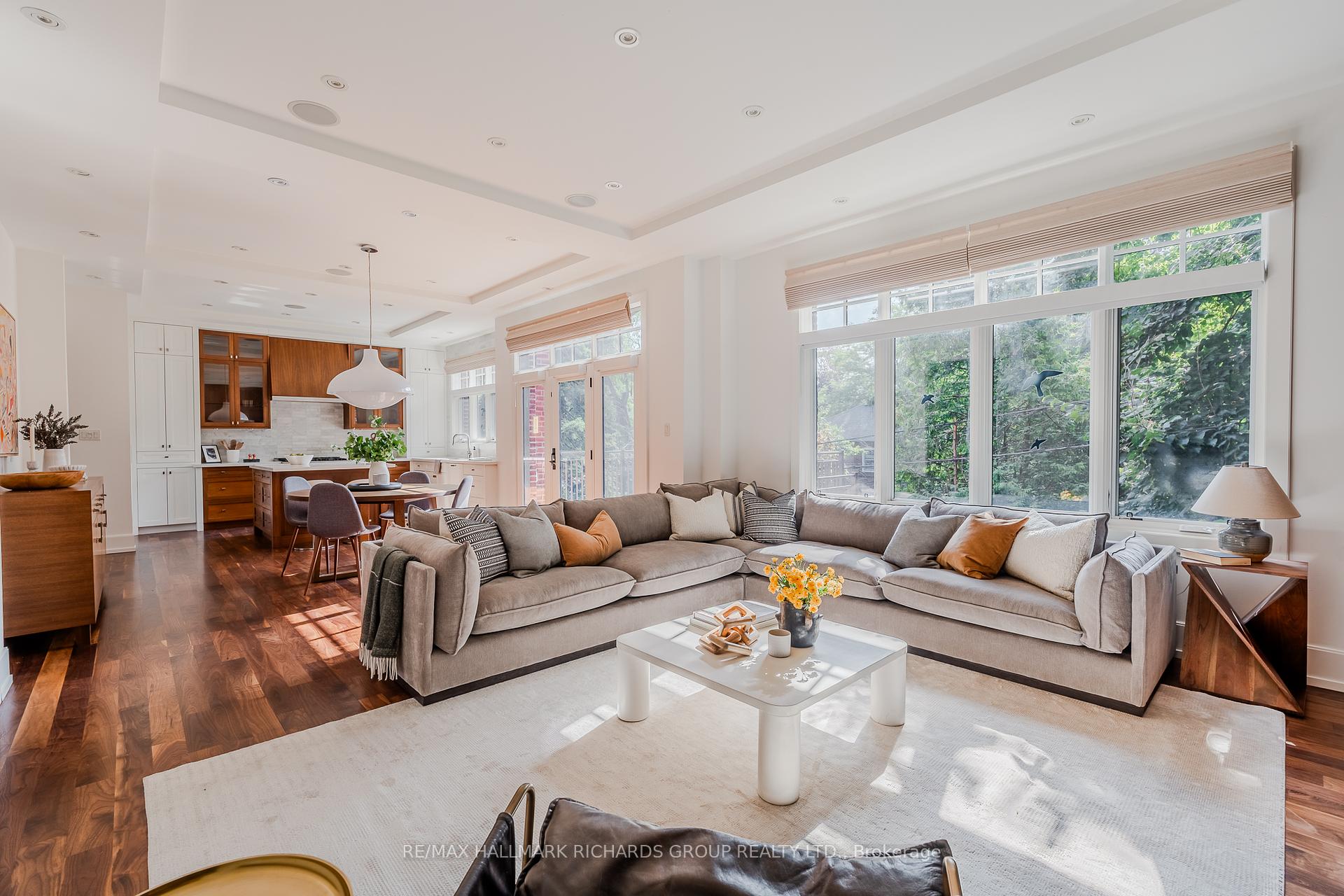 6 Leonard Circle