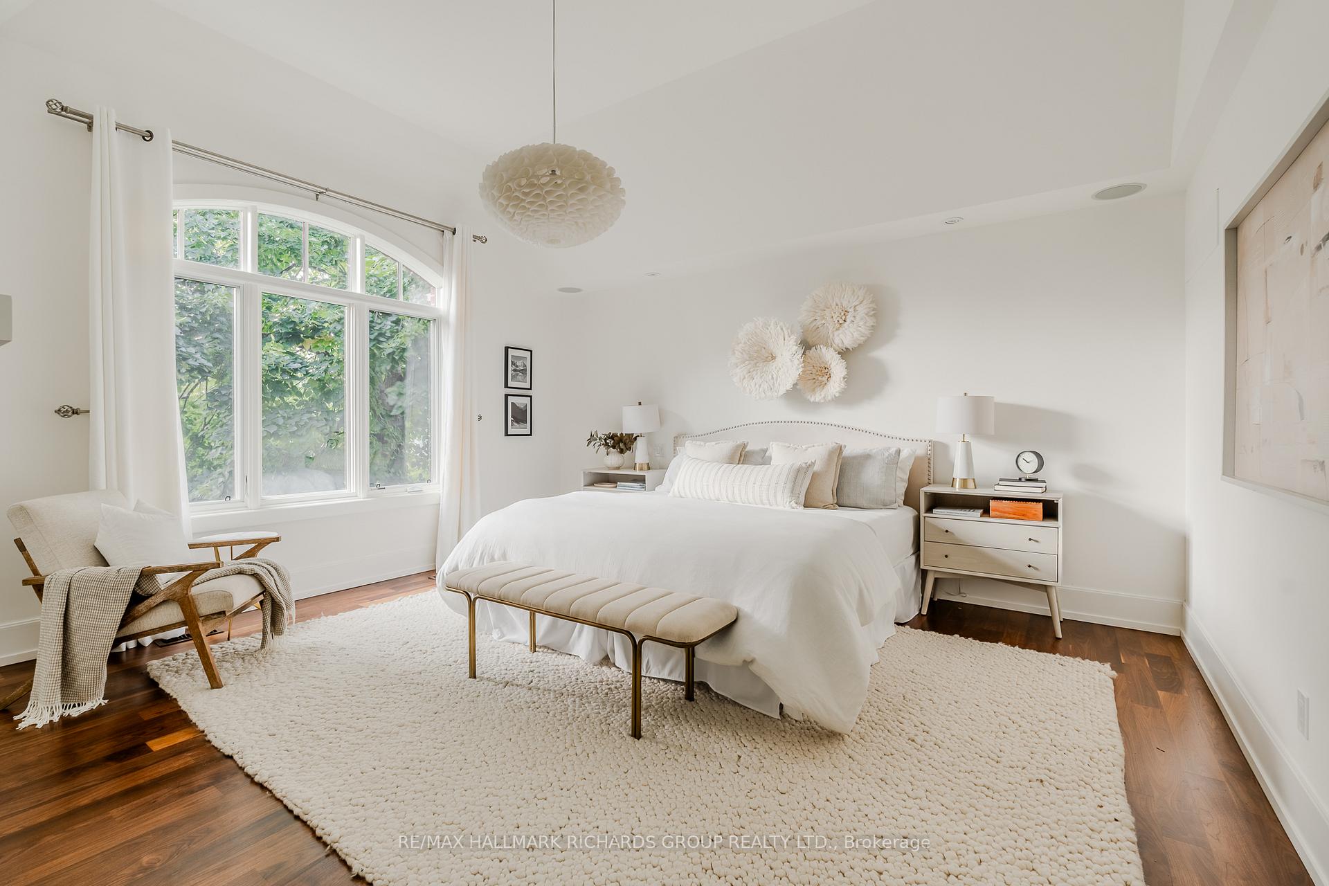 6 Leonard Circle