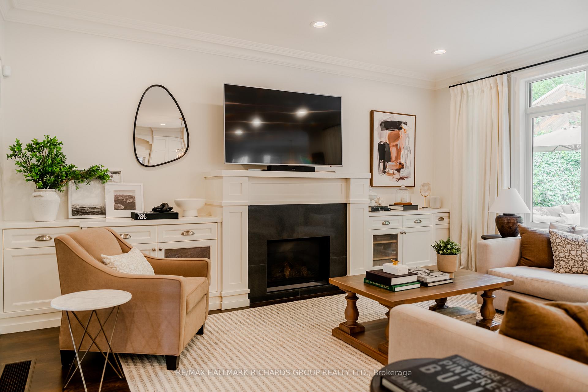34B Long Crescent