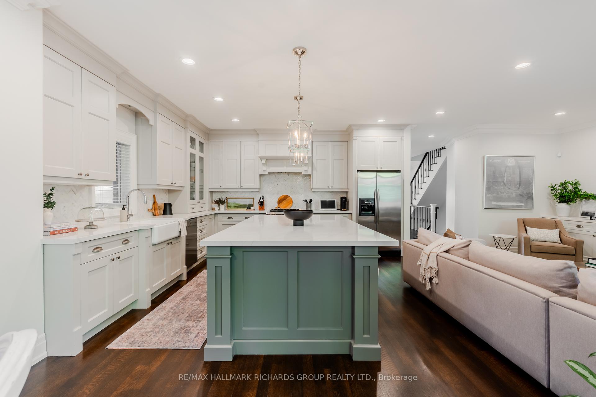34B Long Crescent