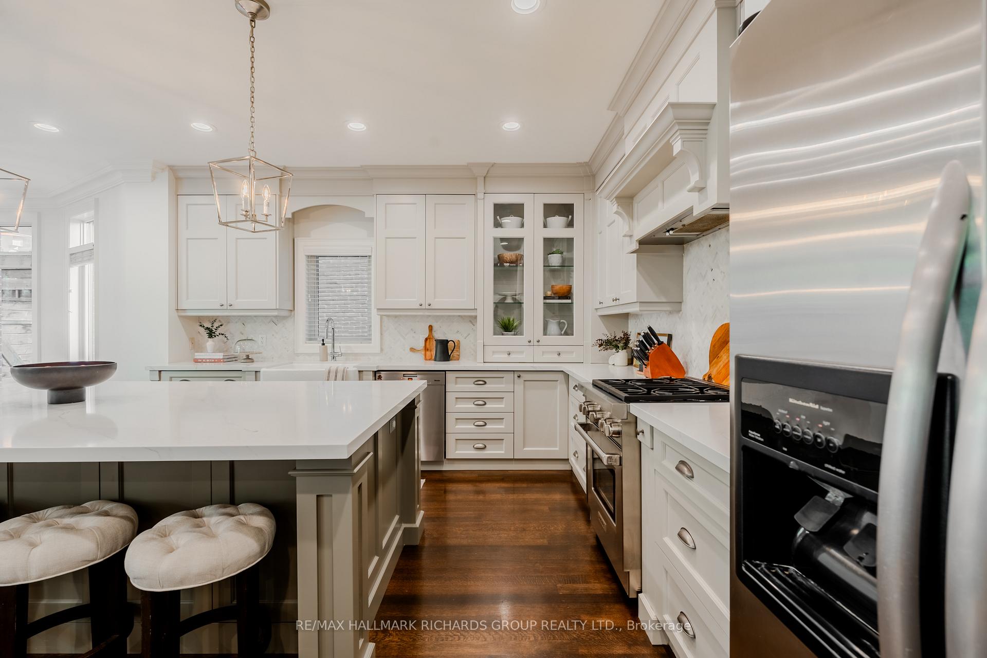 34B Long Crescent