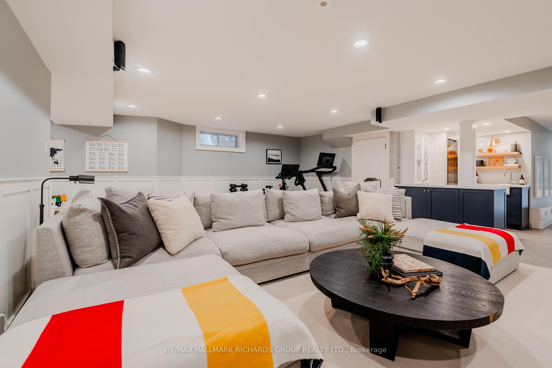 34B Long Crescent