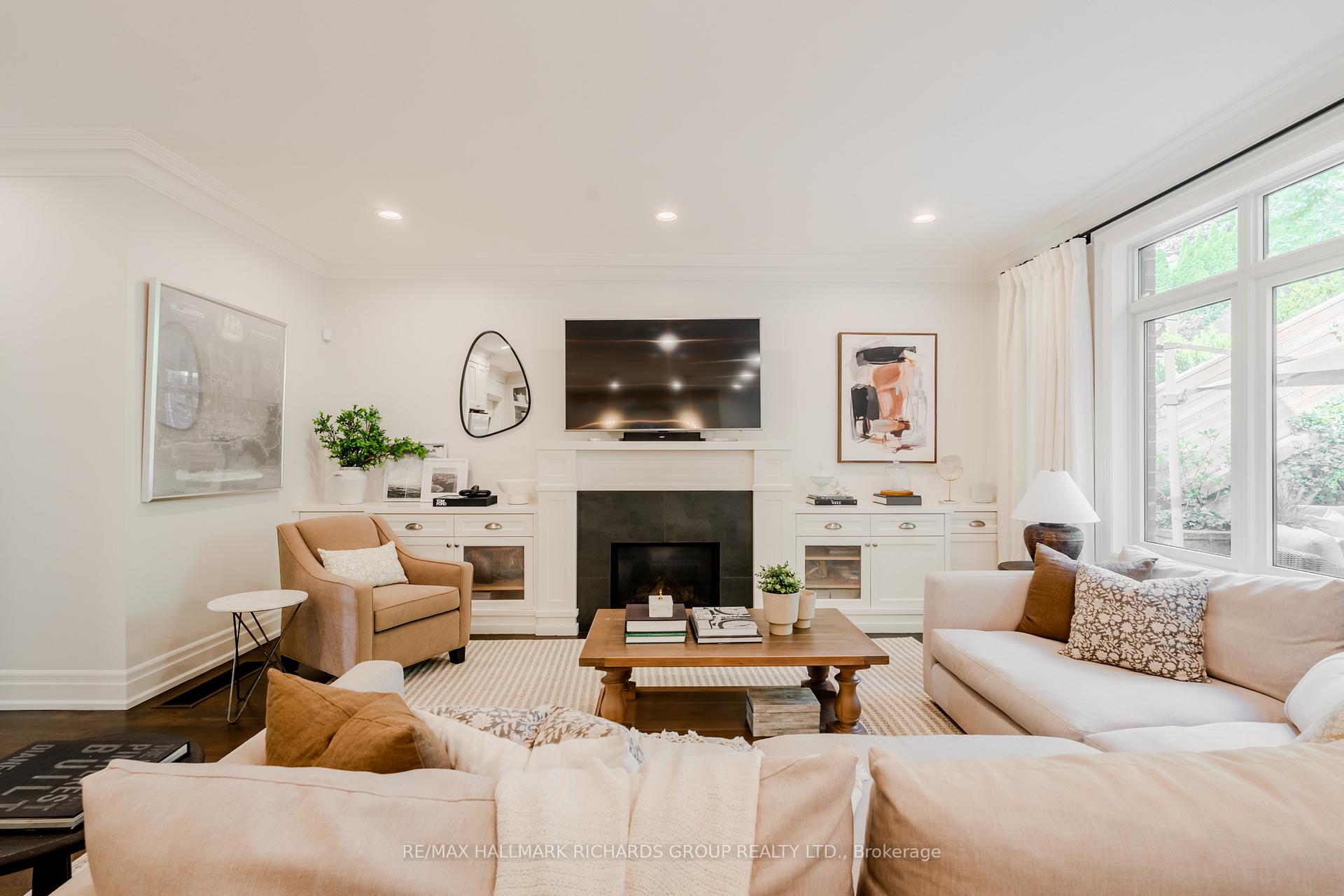 34B Long Crescent