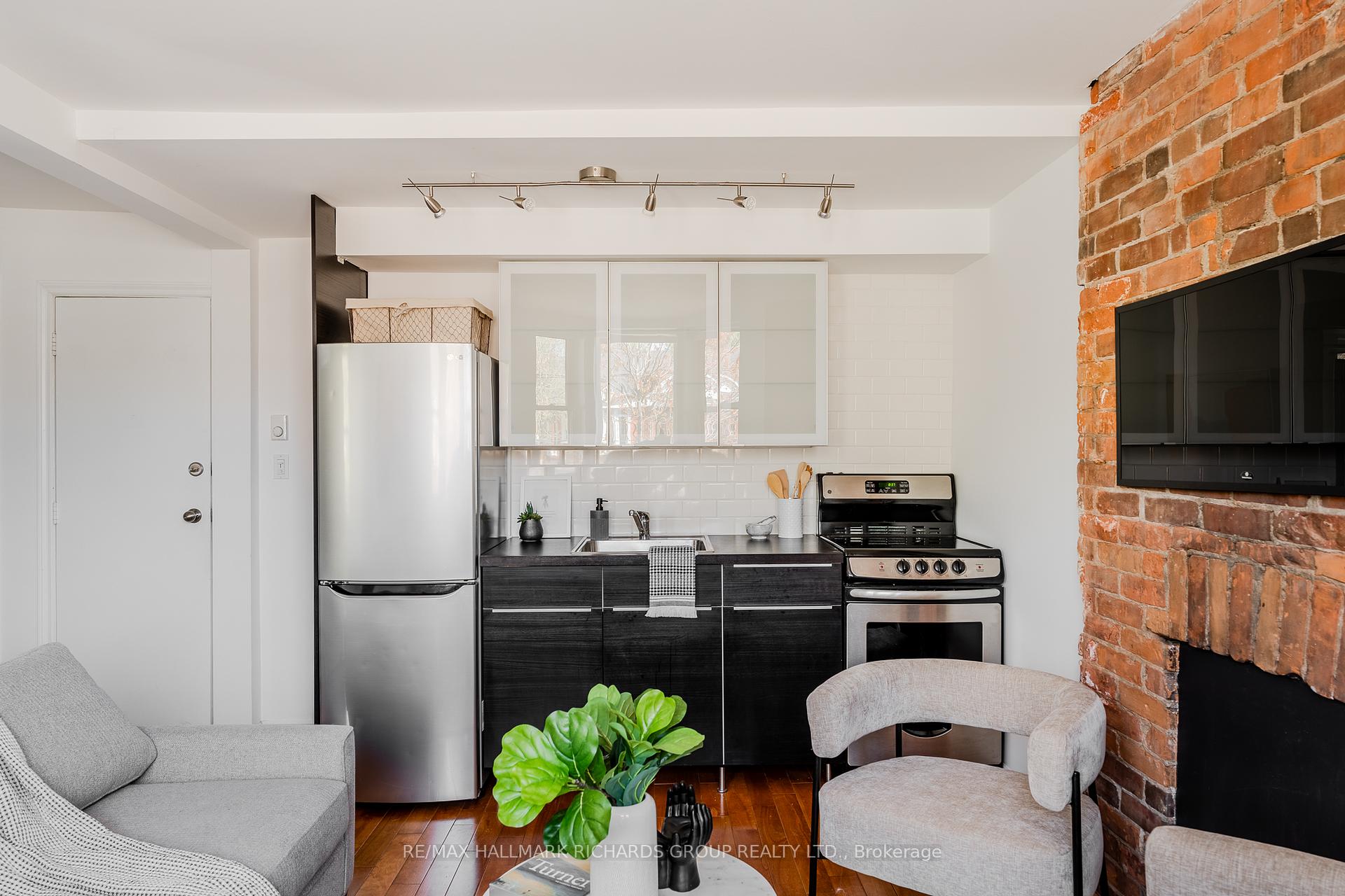 389 Woodbine Avenue