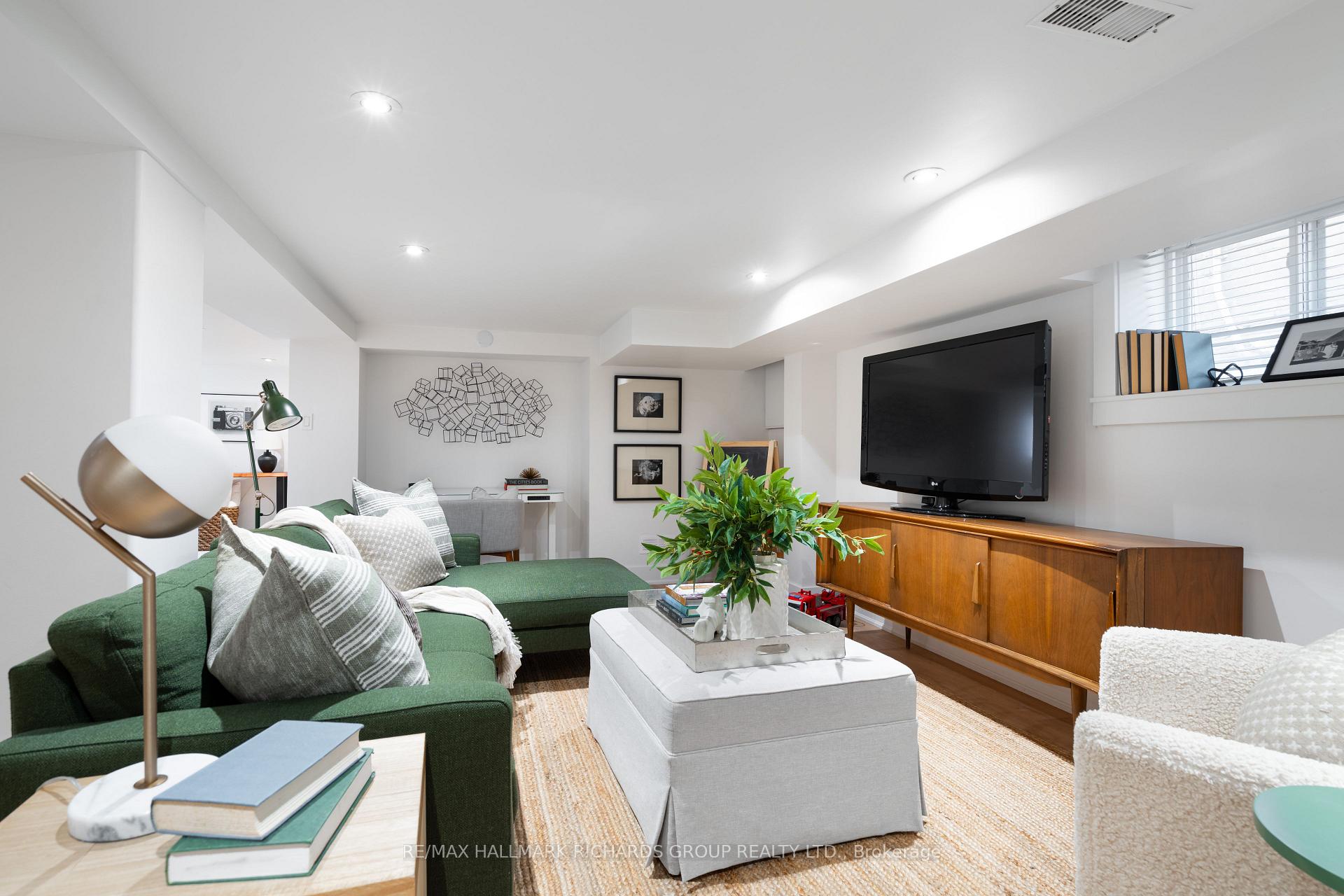 152 Hammersmith Avenue